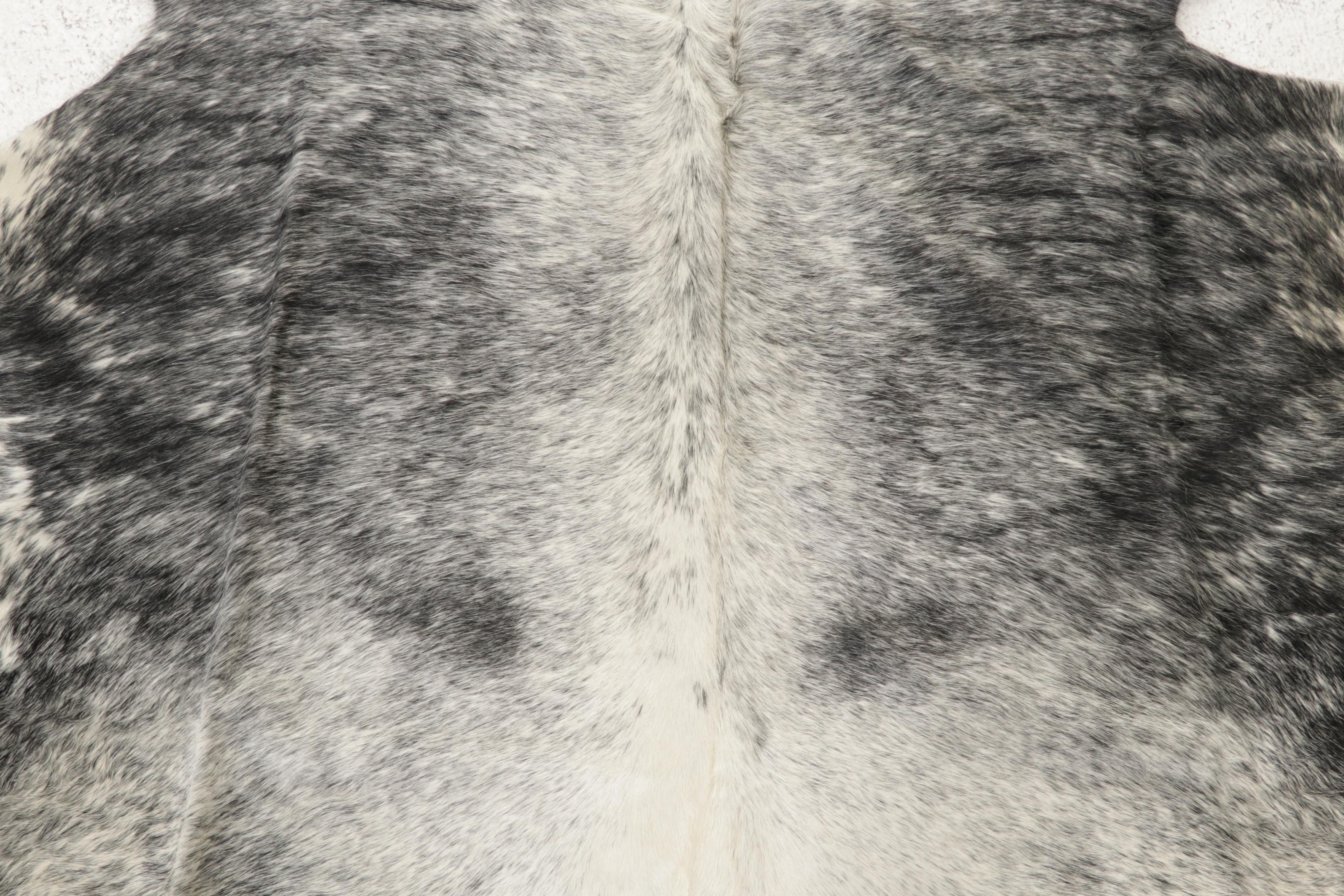 5'10 x 5'6 Natural Cowhide Area Rug