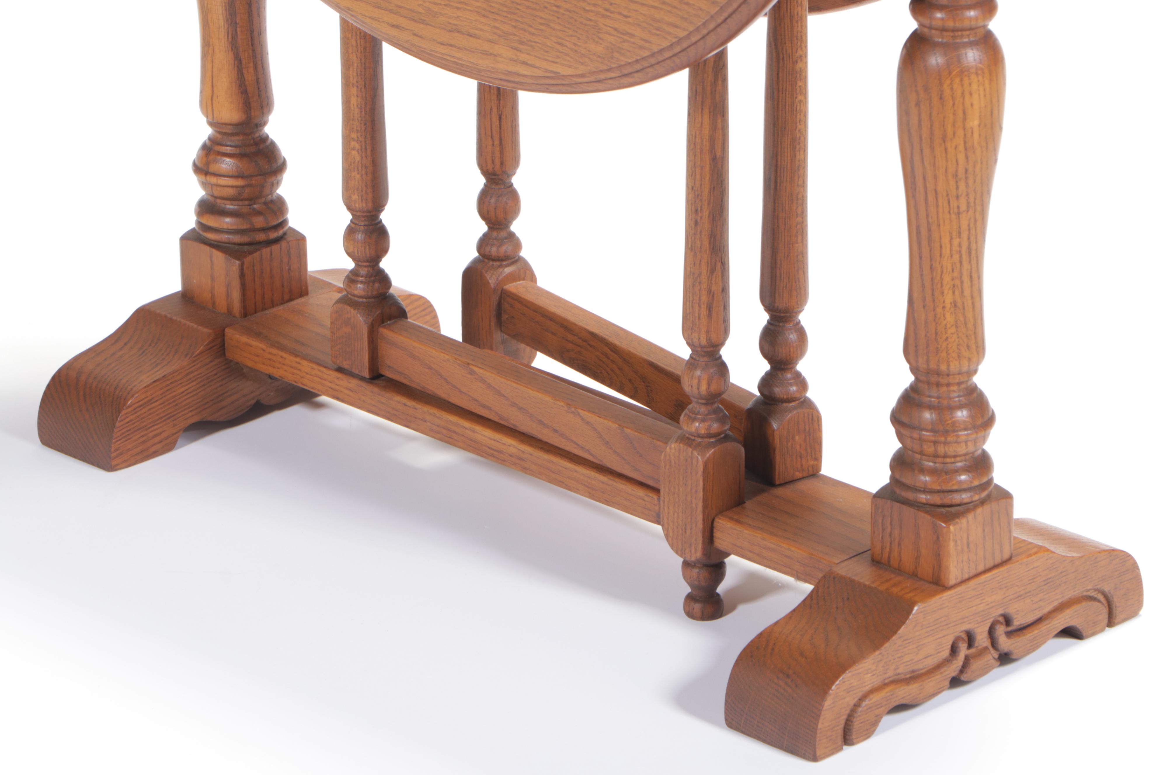 Small William and Mary Style Oak Gateleg Table, Late 20th Century
