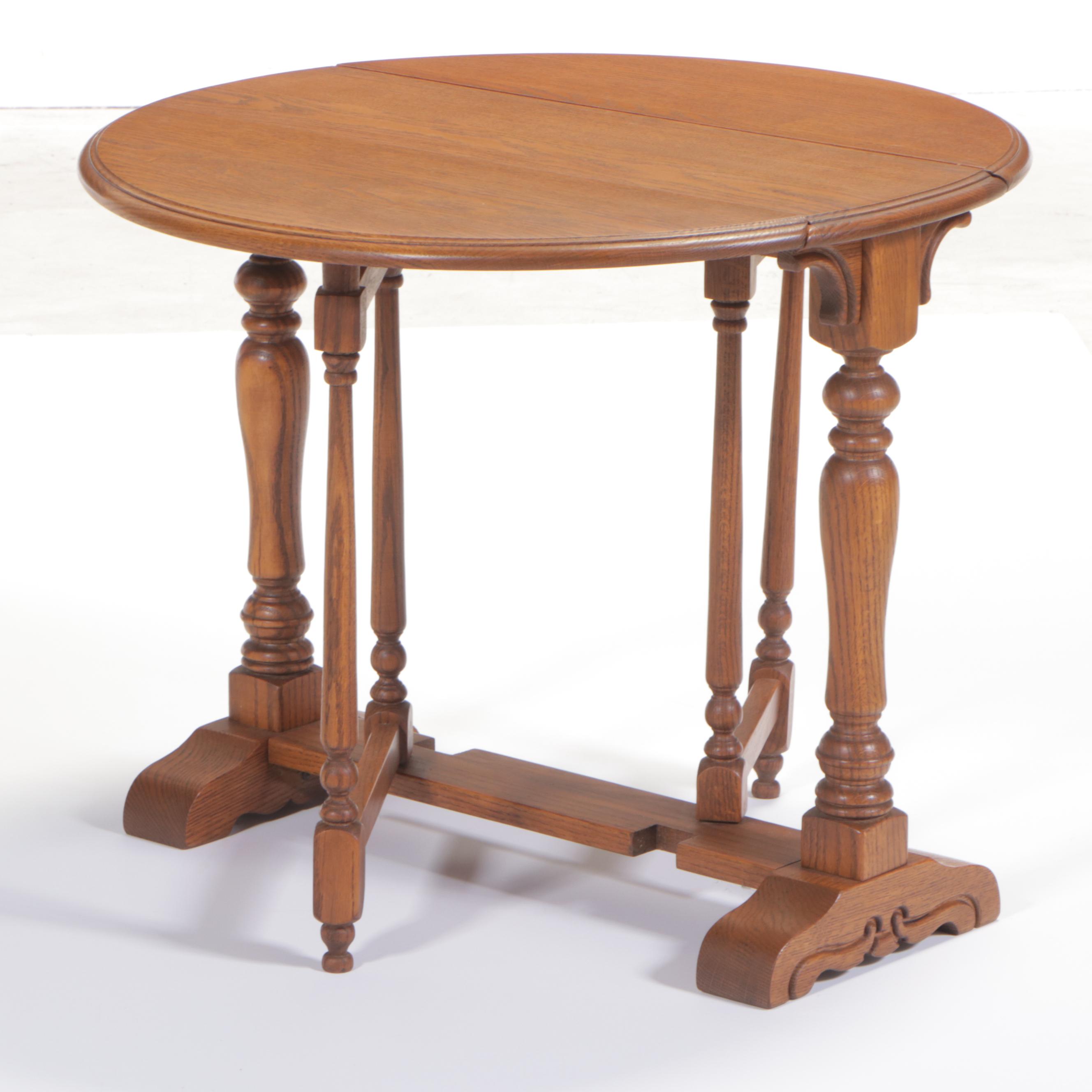 Small William and Mary Style Oak Gateleg Table, Late 20th Century