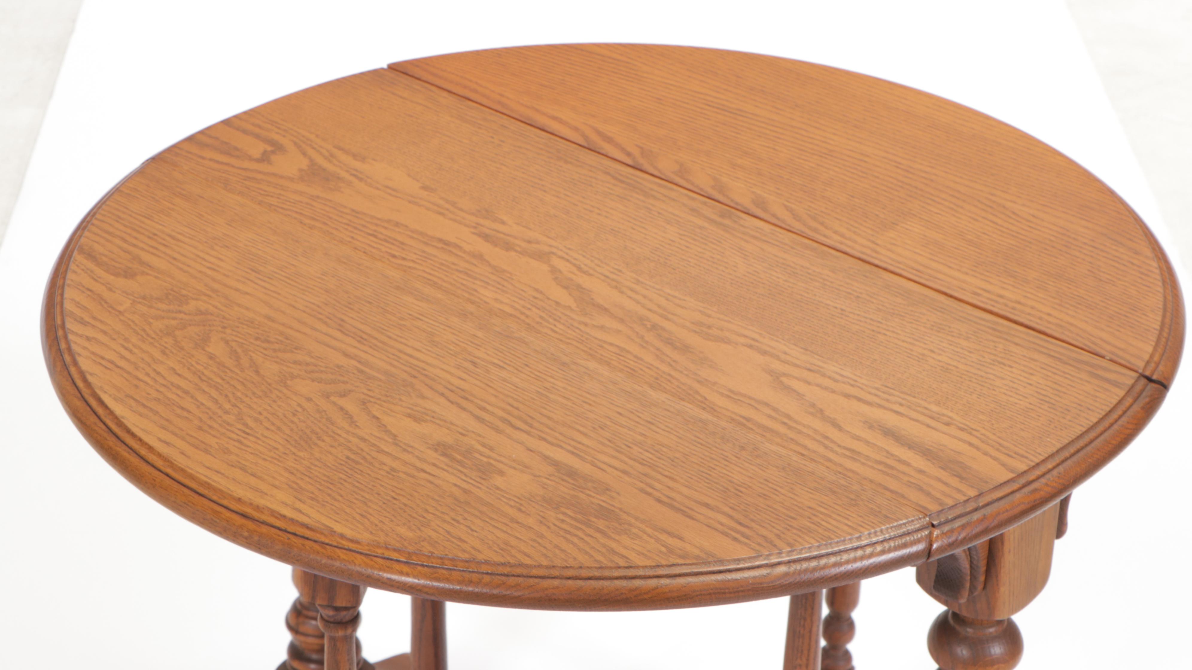 Small William and Mary Style Oak Gateleg Table, Late 20th Century