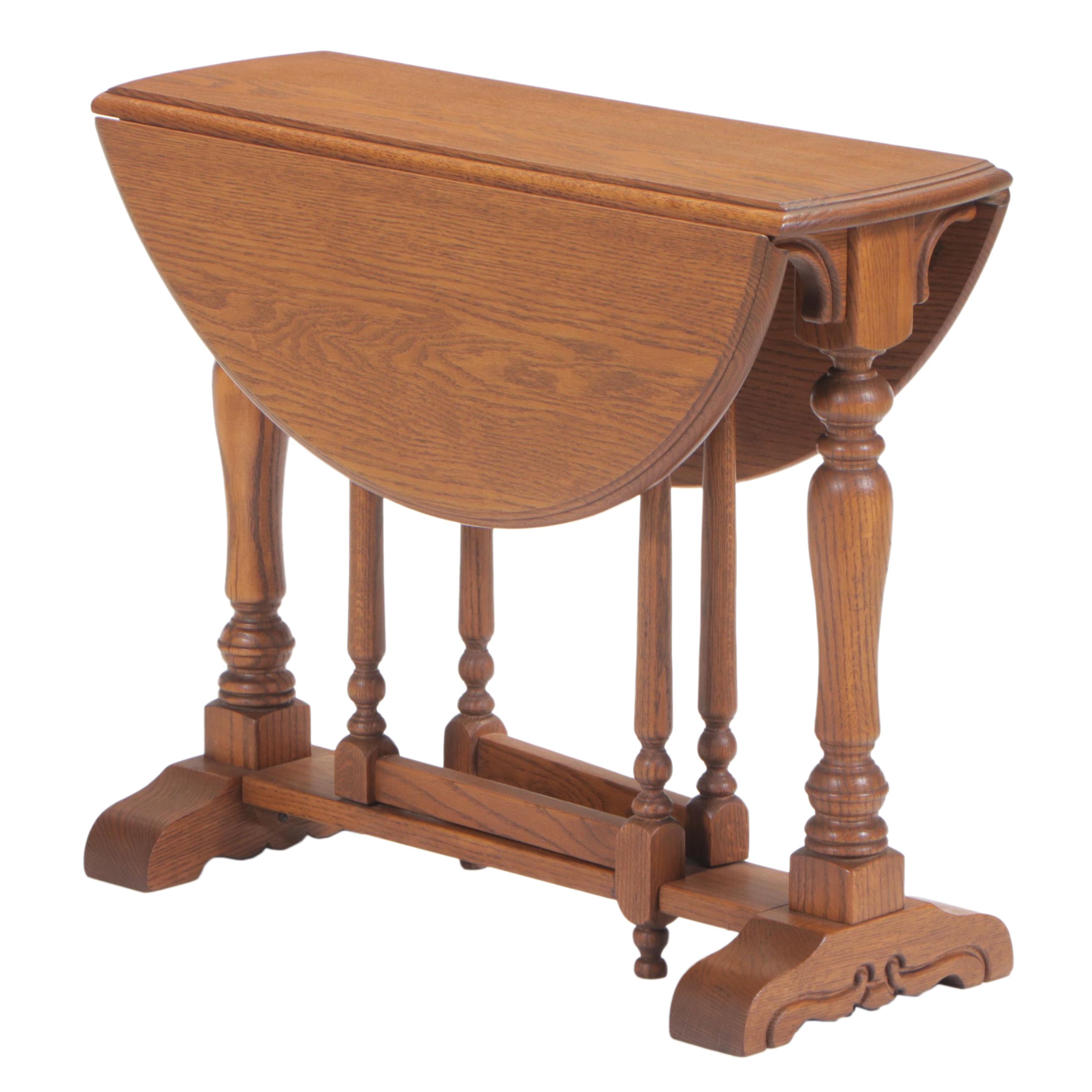 Small William and Mary Style Oak Gateleg Table, Late 20th Century