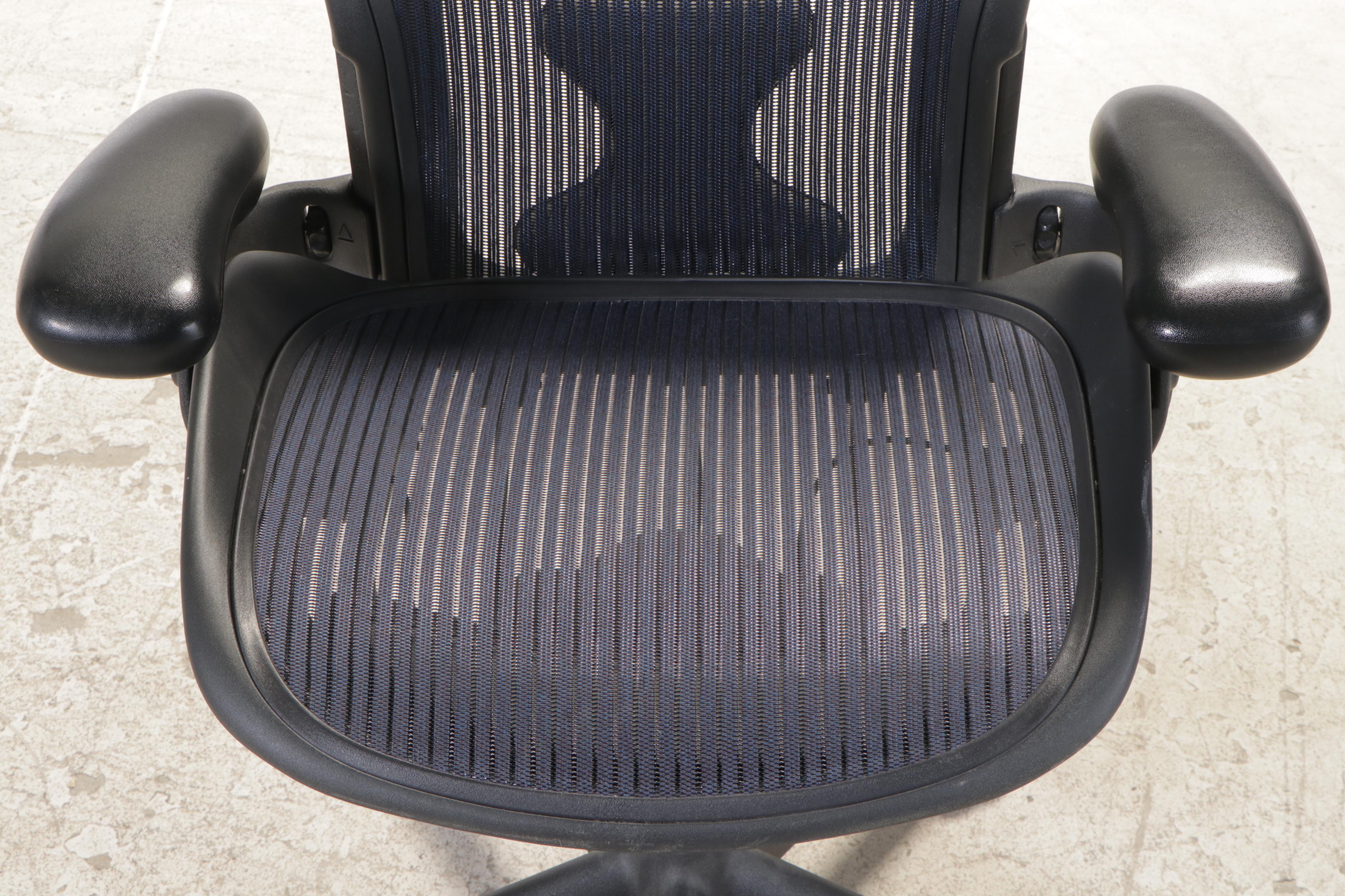 Herman Miller "Aeron AE112AWB" Swivel-Tilt Desk Chair