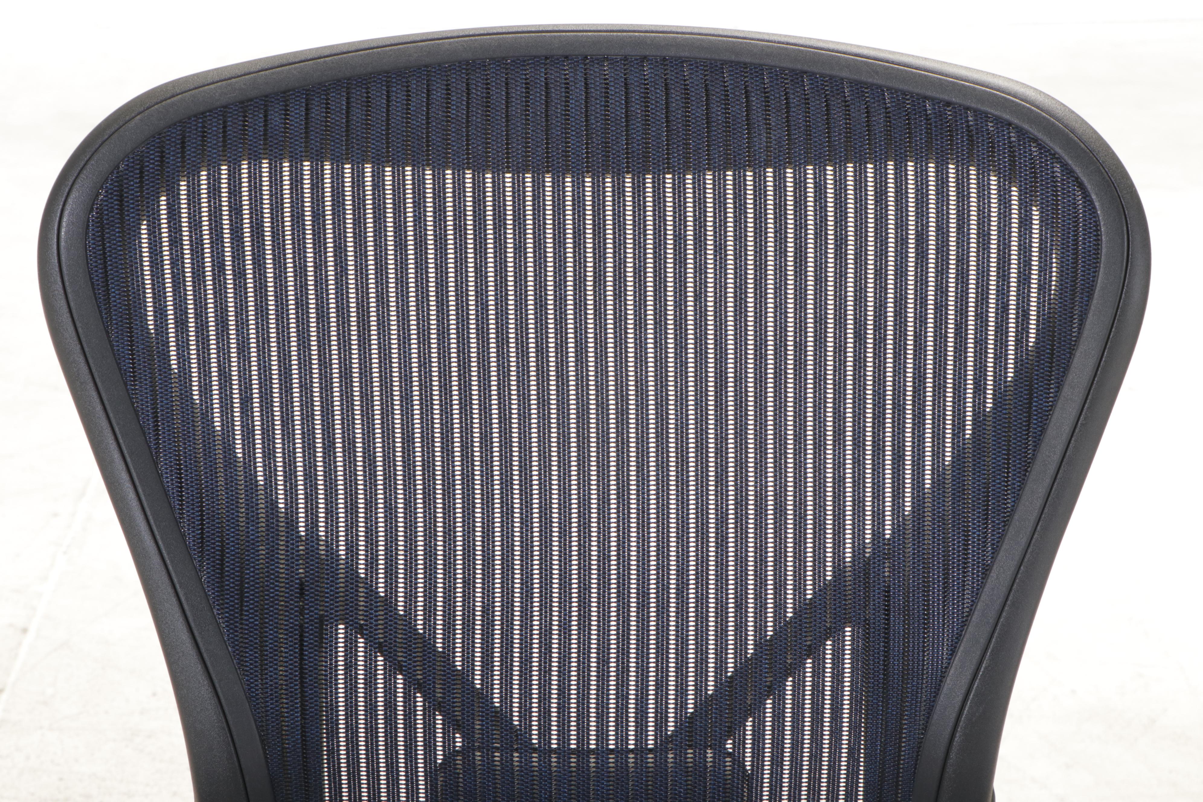 Herman Miller "Aeron AE112AWB" Swivel-Tilt Desk Chair