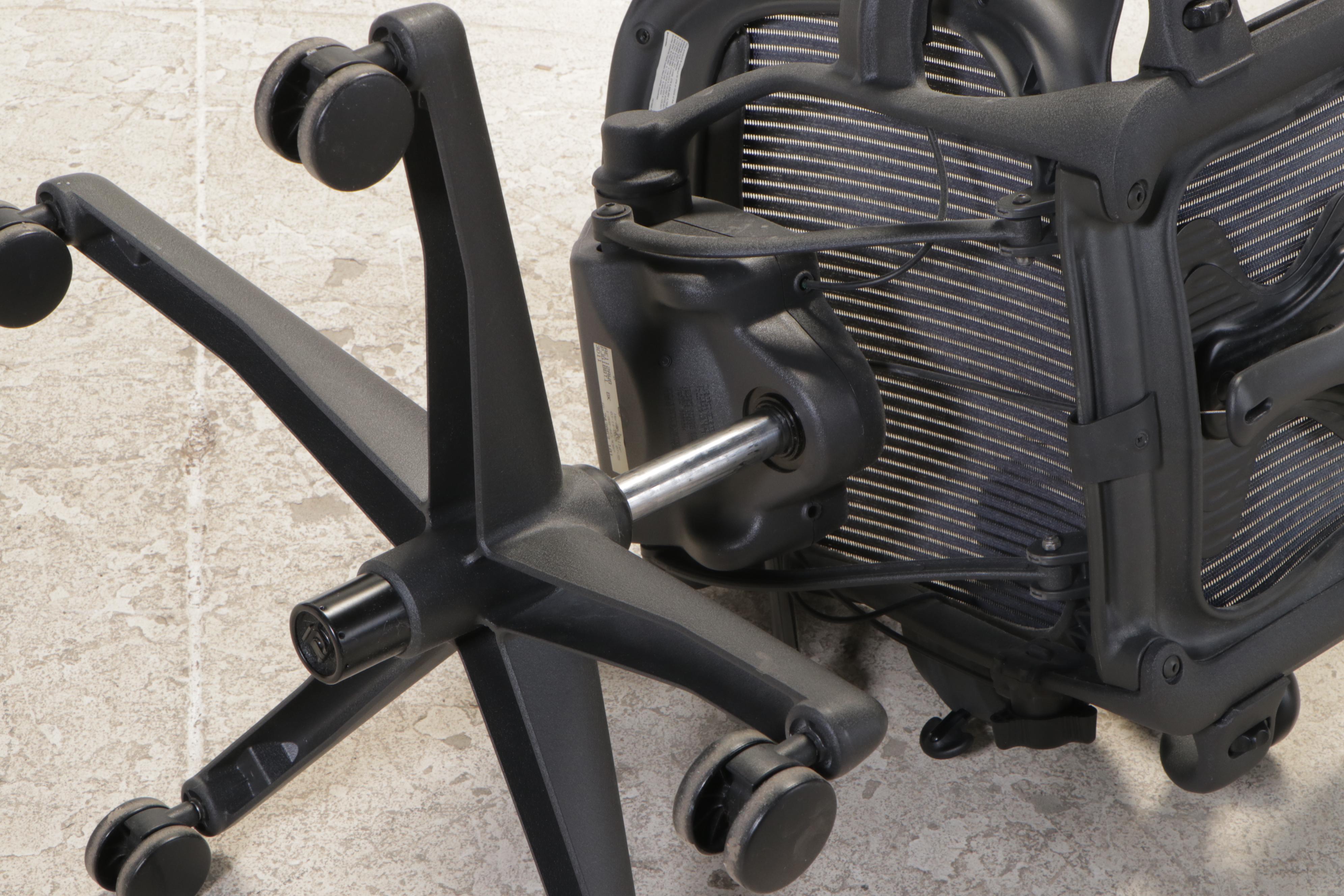 Herman Miller "Aeron AE112AWB" Swivel-Tilt Desk Chair