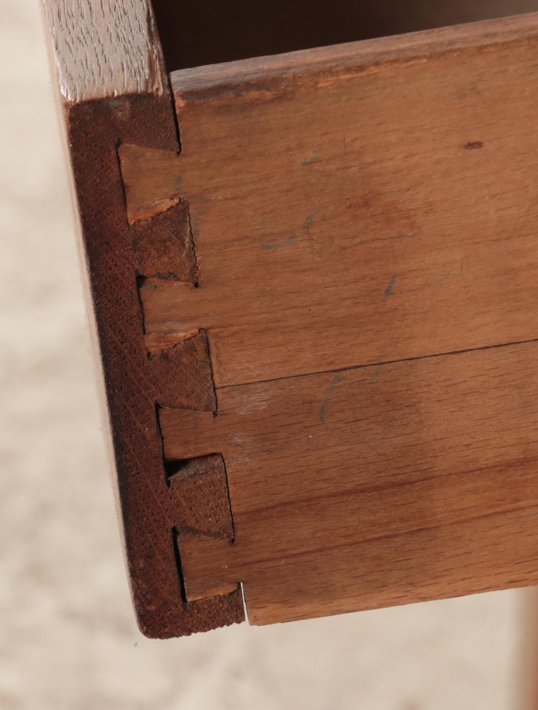 Arts and Crafts Quartersawn Oak Partner's Writing Table, Early 20th Century