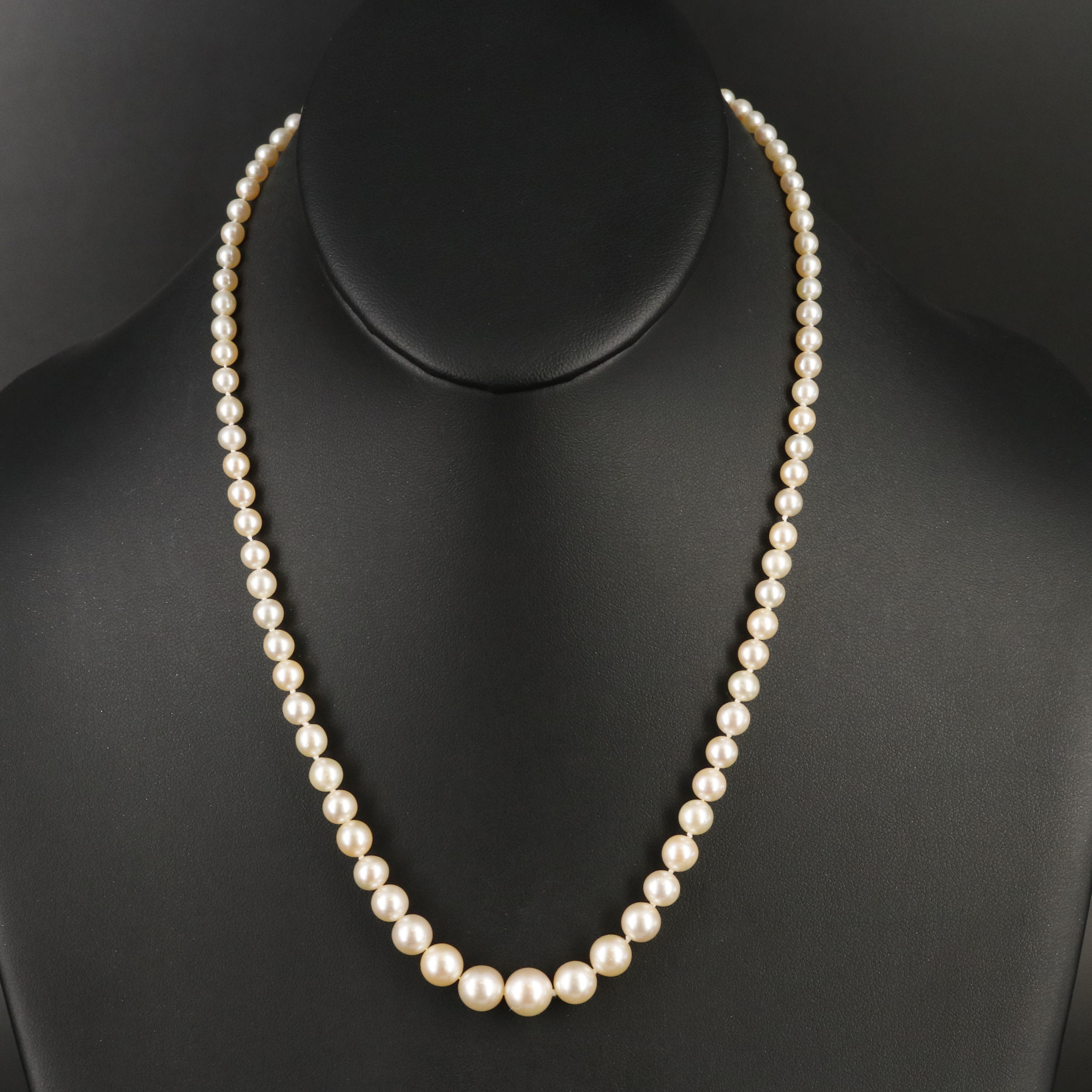 Vintage Graduating Pearl Necklace with Palladium and 18K Diamond Clasp