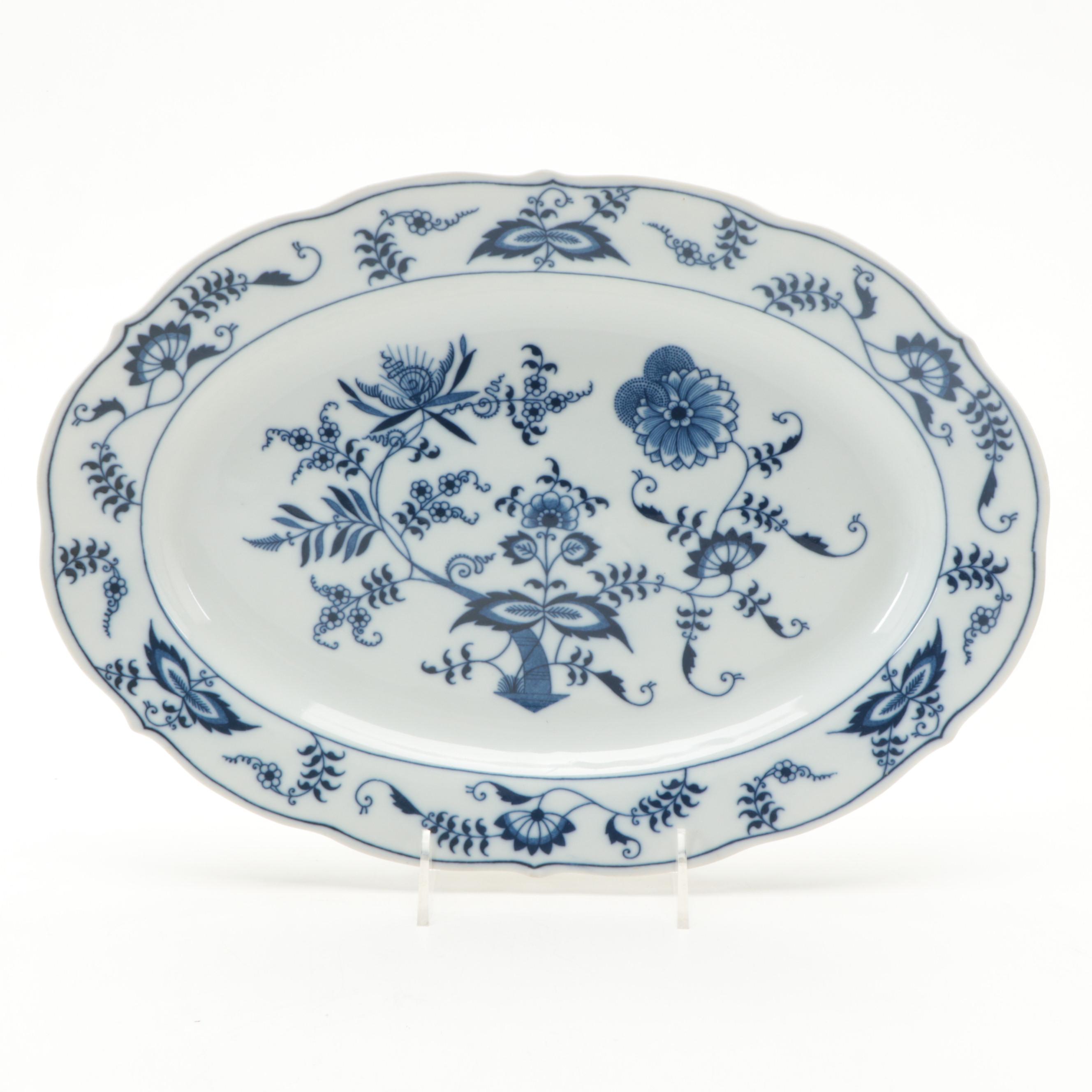 Meissen "Blue Onion" Dinner Plates with Blue Danube Japanese Porcelain Serveware