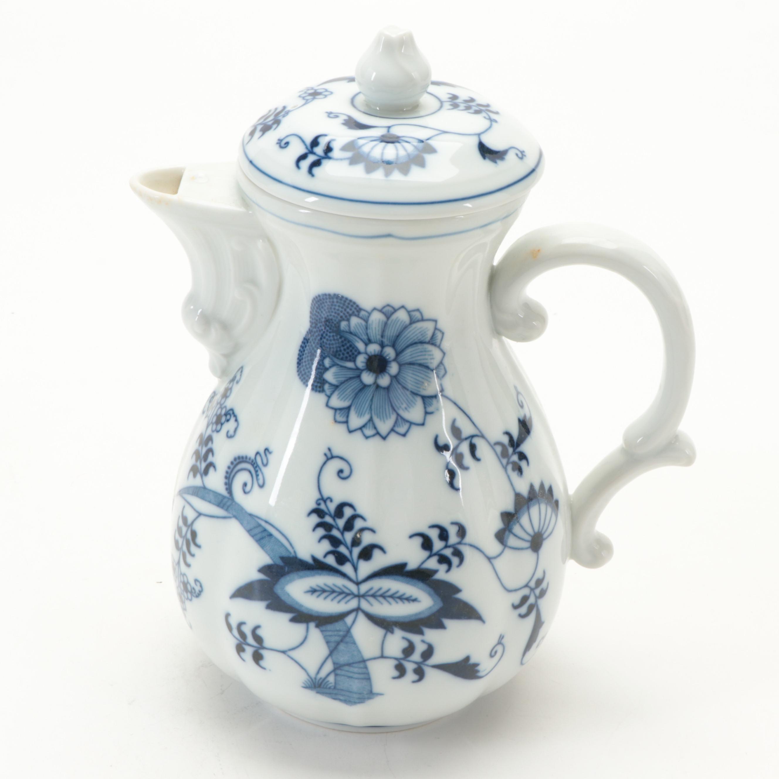 Meissen "Blue Onion" Dinner Plates with Blue Danube Japanese Porcelain Serveware