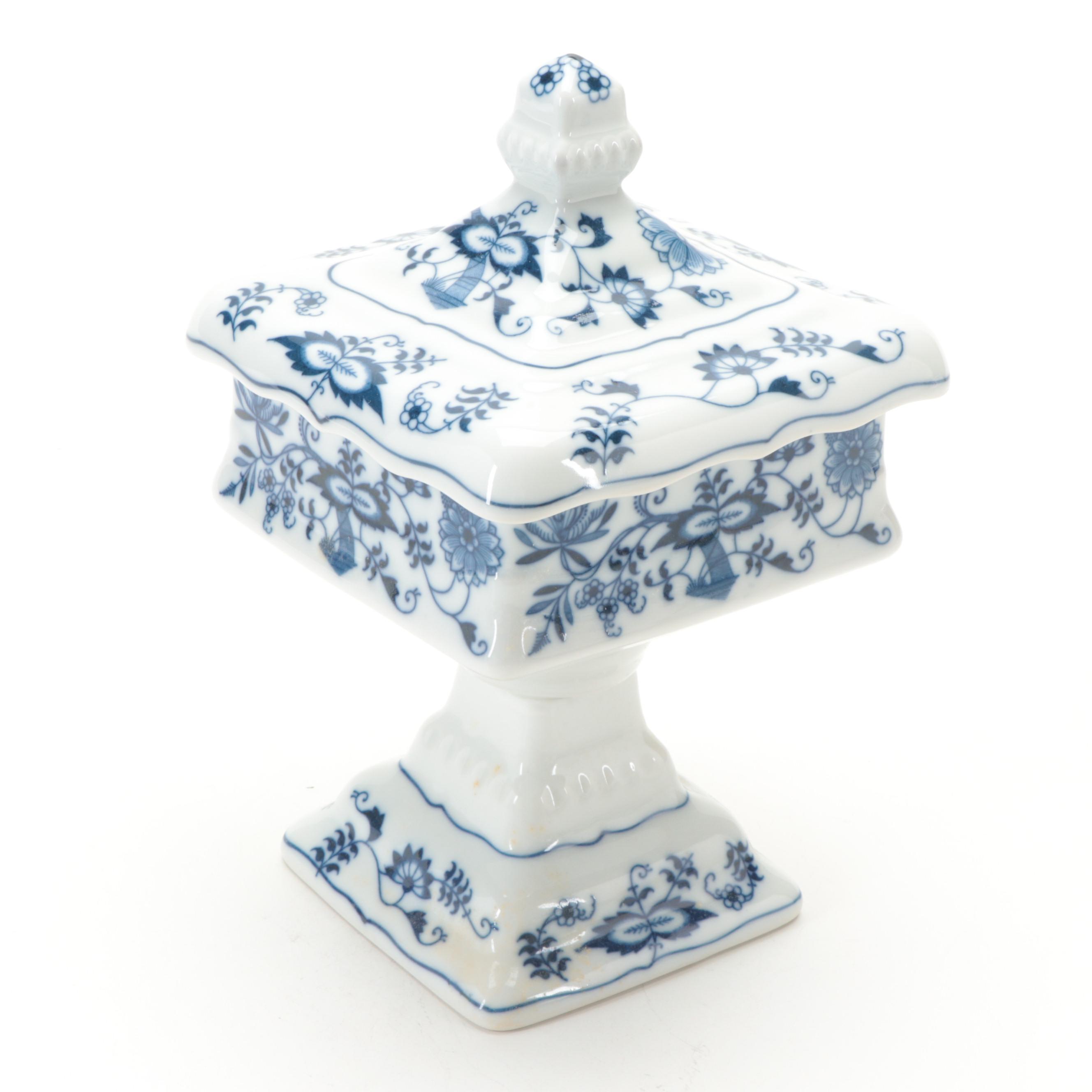 Meissen "Blue Onion" Dinner Plates with Blue Danube Japanese Porcelain Serveware