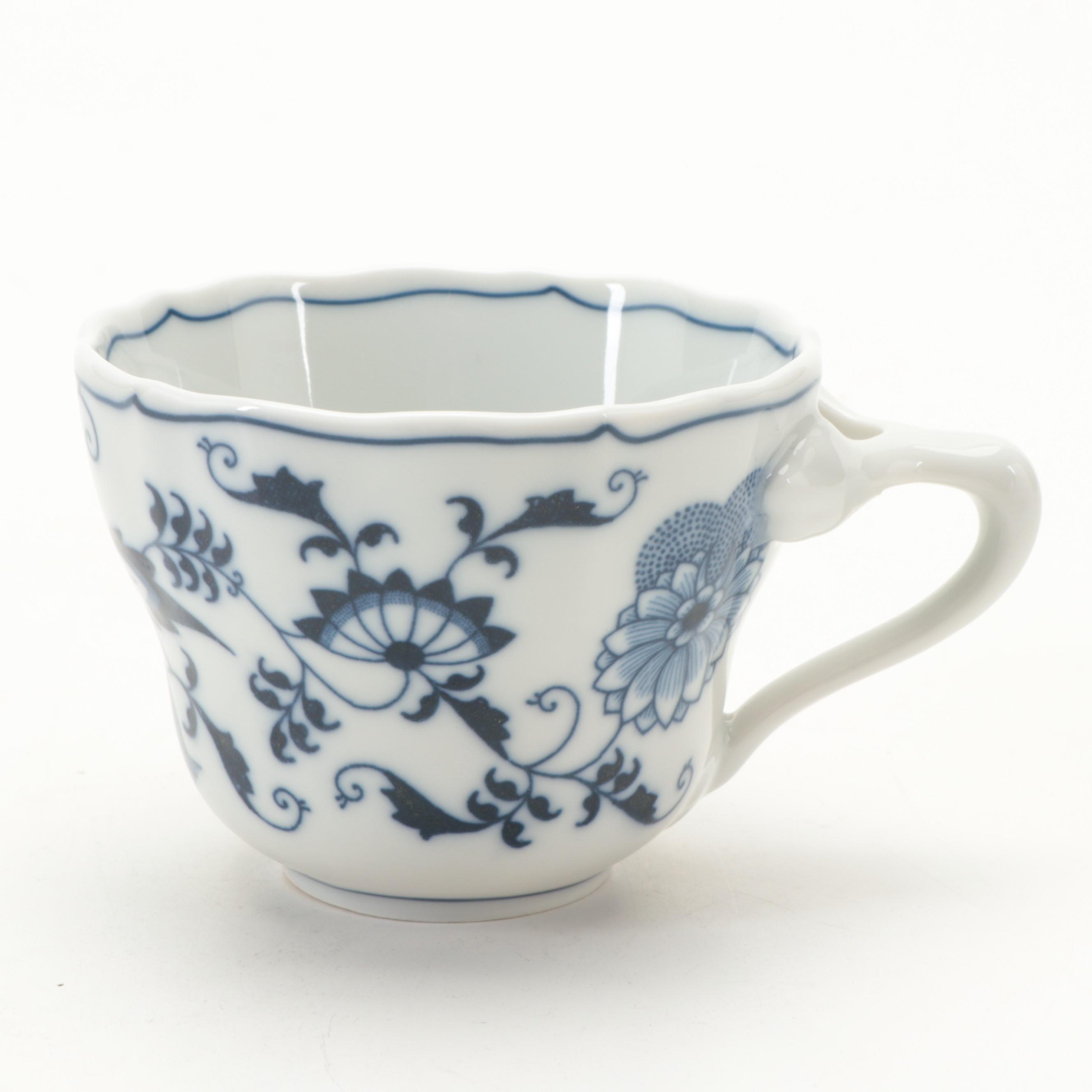 Meissen "Blue Onion" Dinner Plates with Blue Danube Japanese Porcelain Serveware