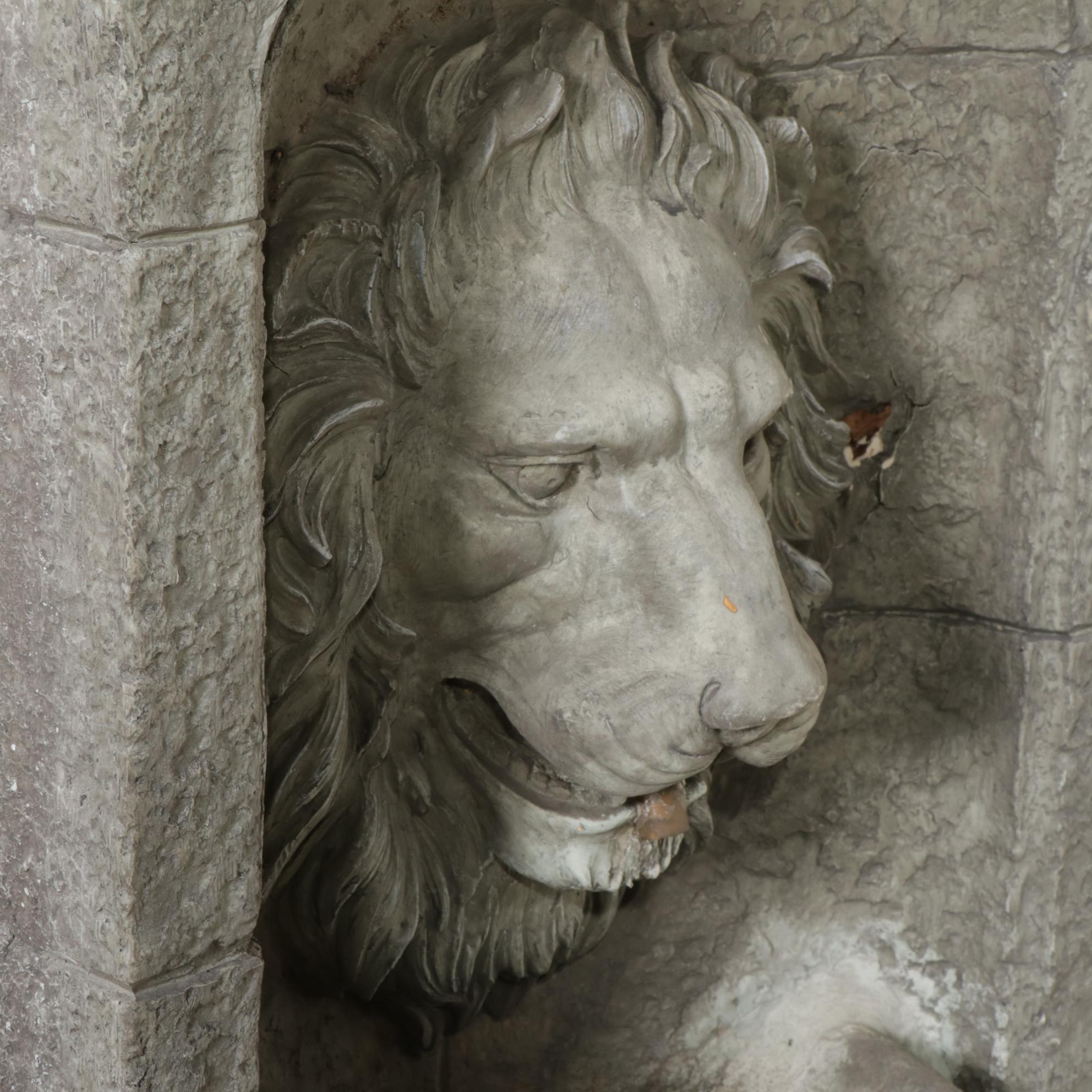 Faux Stone Patio Lion Head Fountain with Concrete Planter