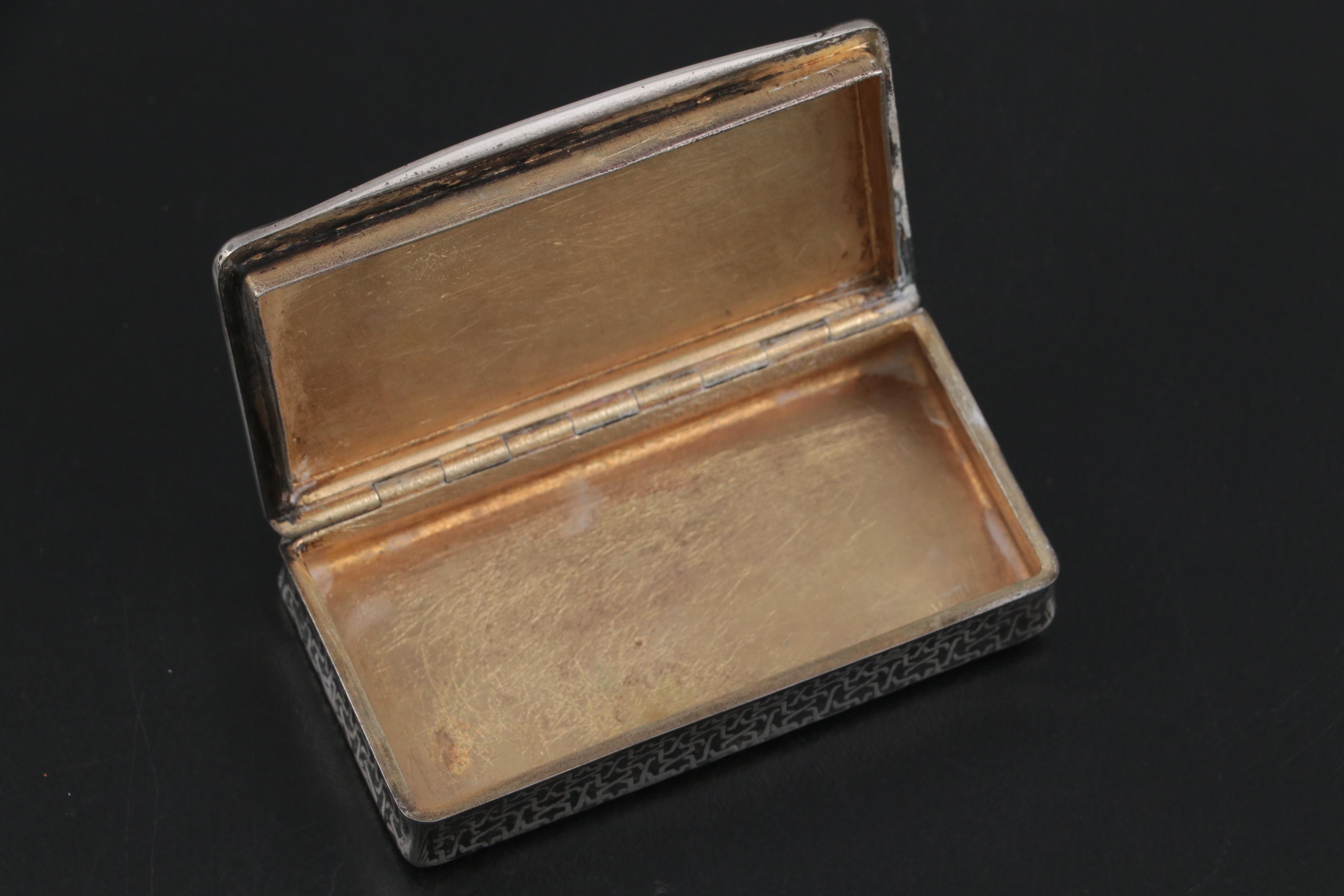 French 800 Silver Niello Putti Motif Snuff Box, 19th Century