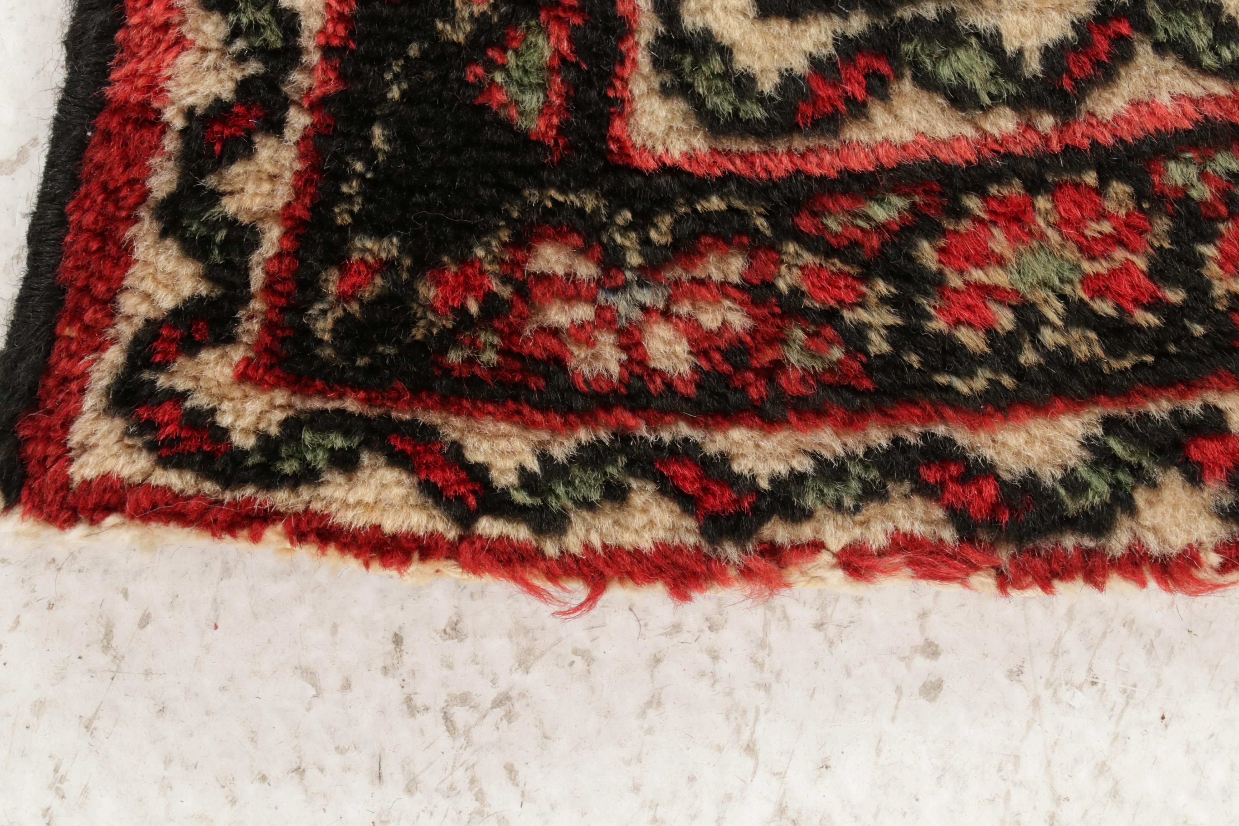 2' x 3'1 Hand-Knotted Persian Dargazine Rug, 1920s