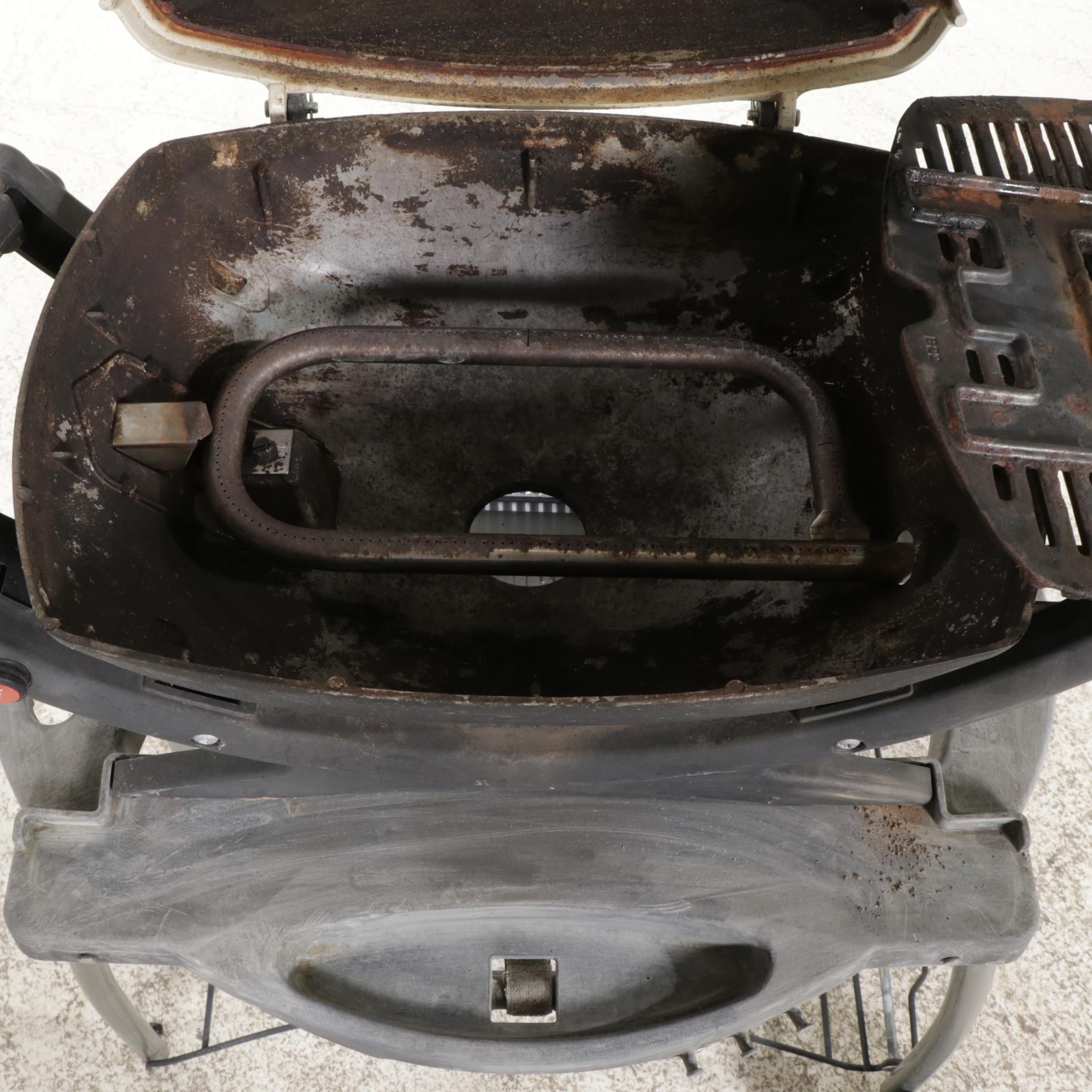 Weber Q120 Liquid Propane Portable Grill on Stand