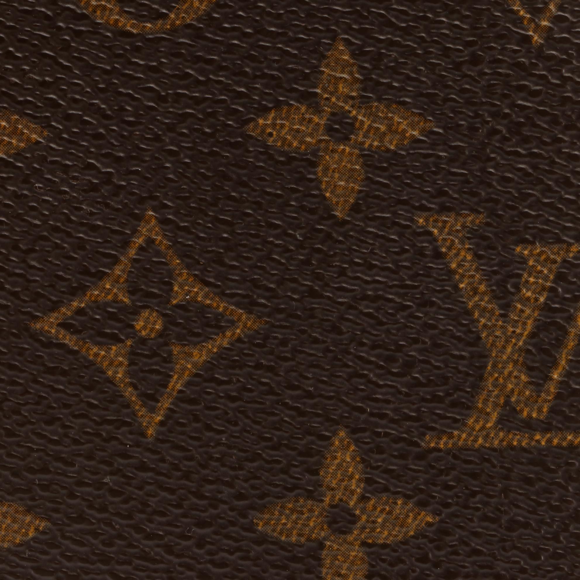 Louis Vuitton Agenda Cover in Monogram Canvas