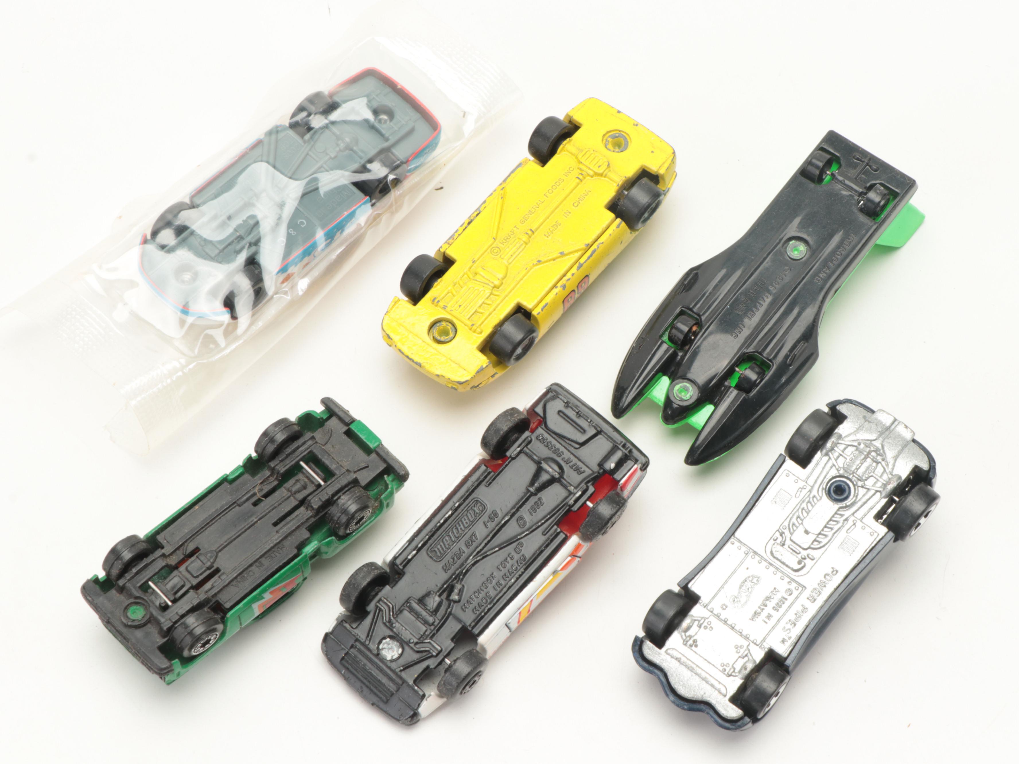 Hot Wheels Pop-n-Play Buildings with Hot Wheel Diecast Cars and Others