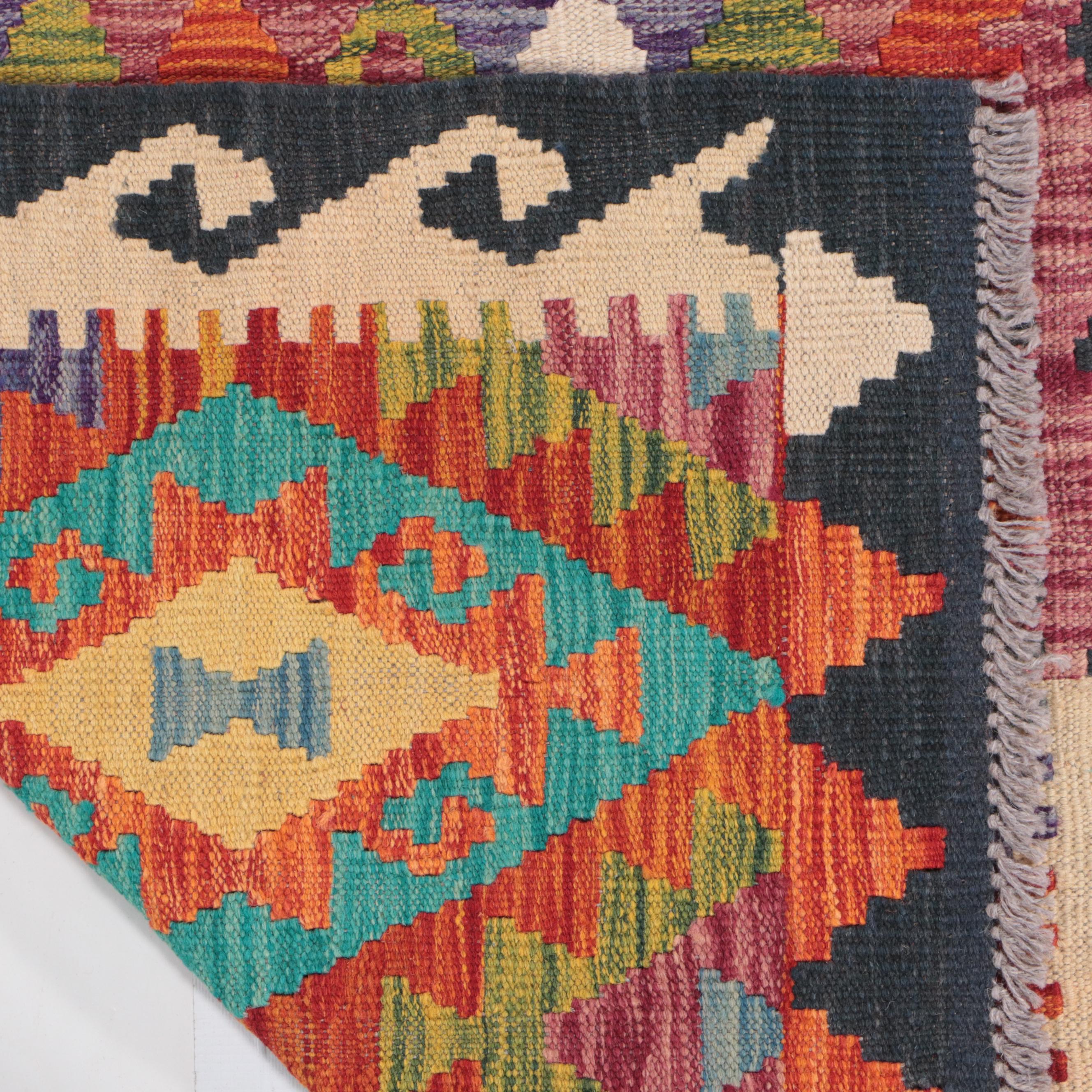 2'8 x  9'8 Handwoven Pakistani Kilim Carpet Runner