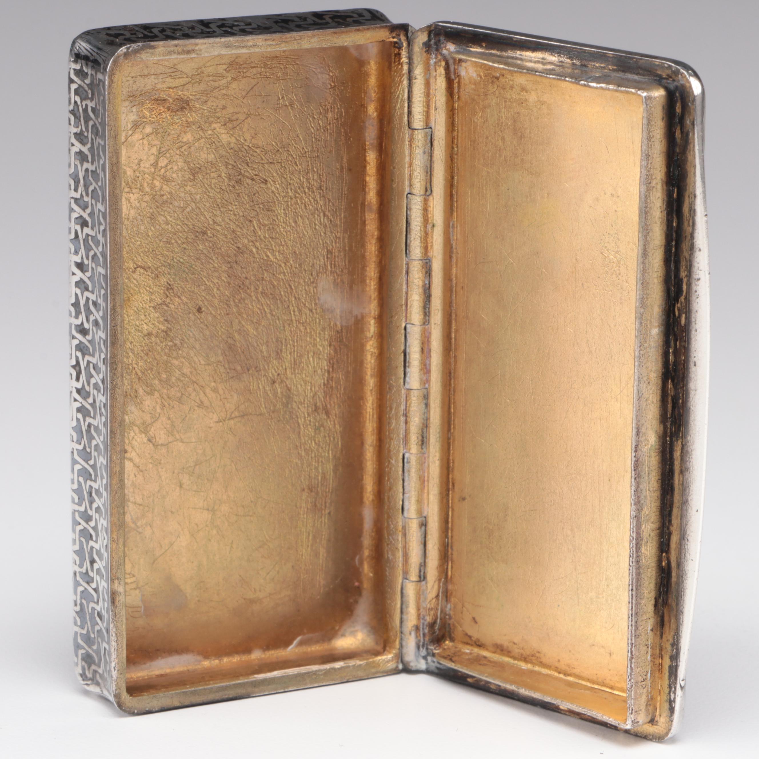 French 800 Silver Niello Putti Motif Snuff Box, 19th Century