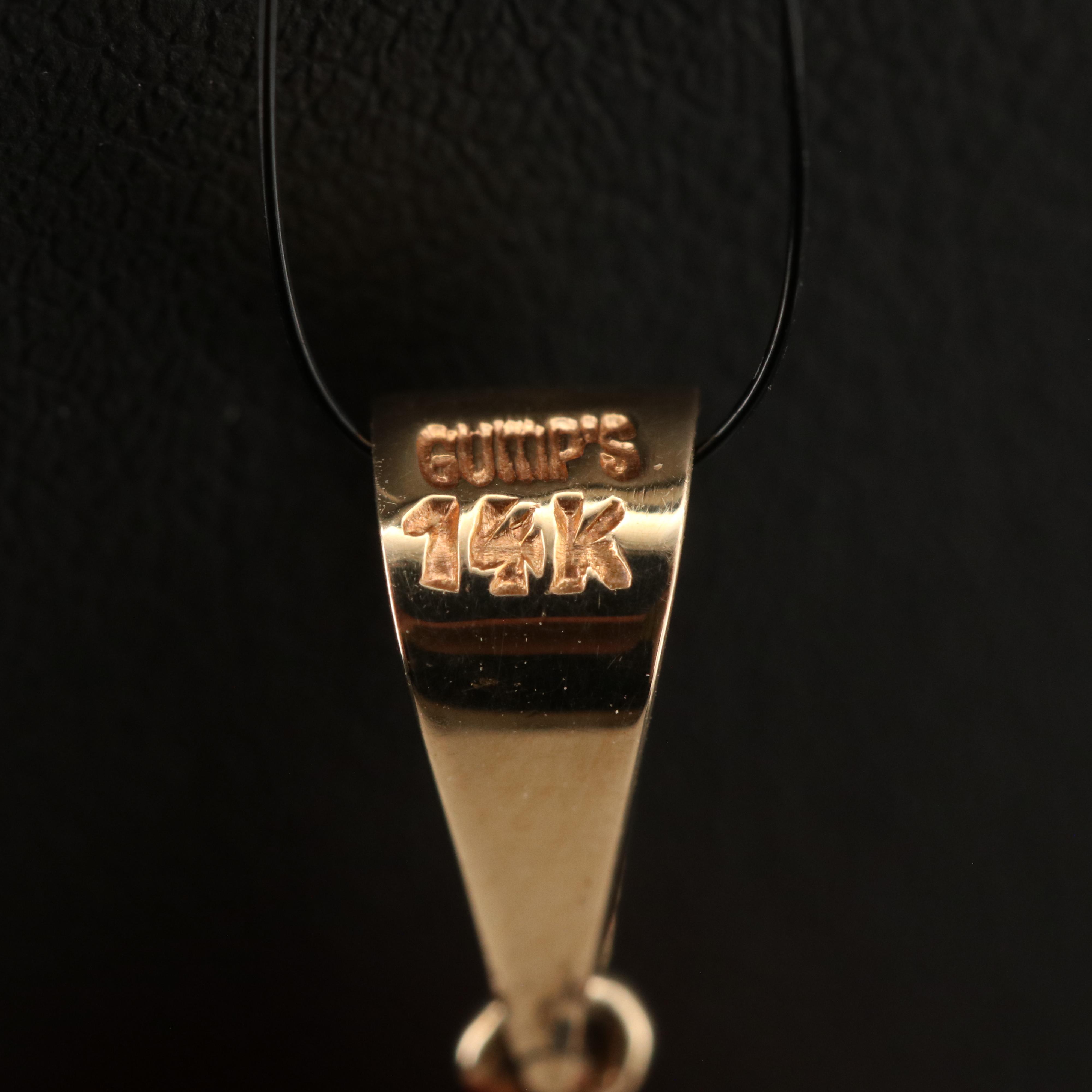 14K Carved Agate Flower Pendant