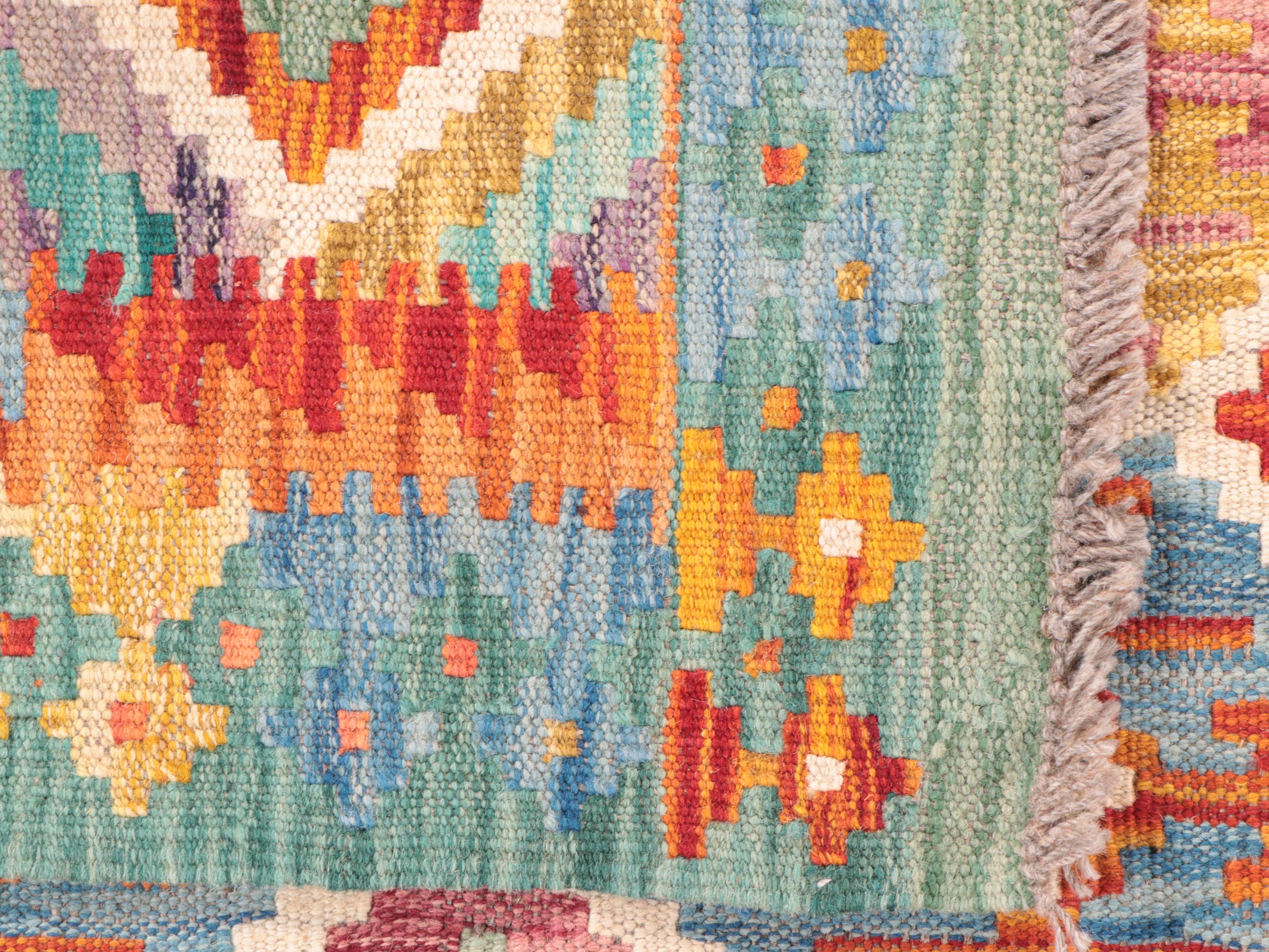 2'8 x 4'2 Handwoven Pakistani Kilim Area Rug