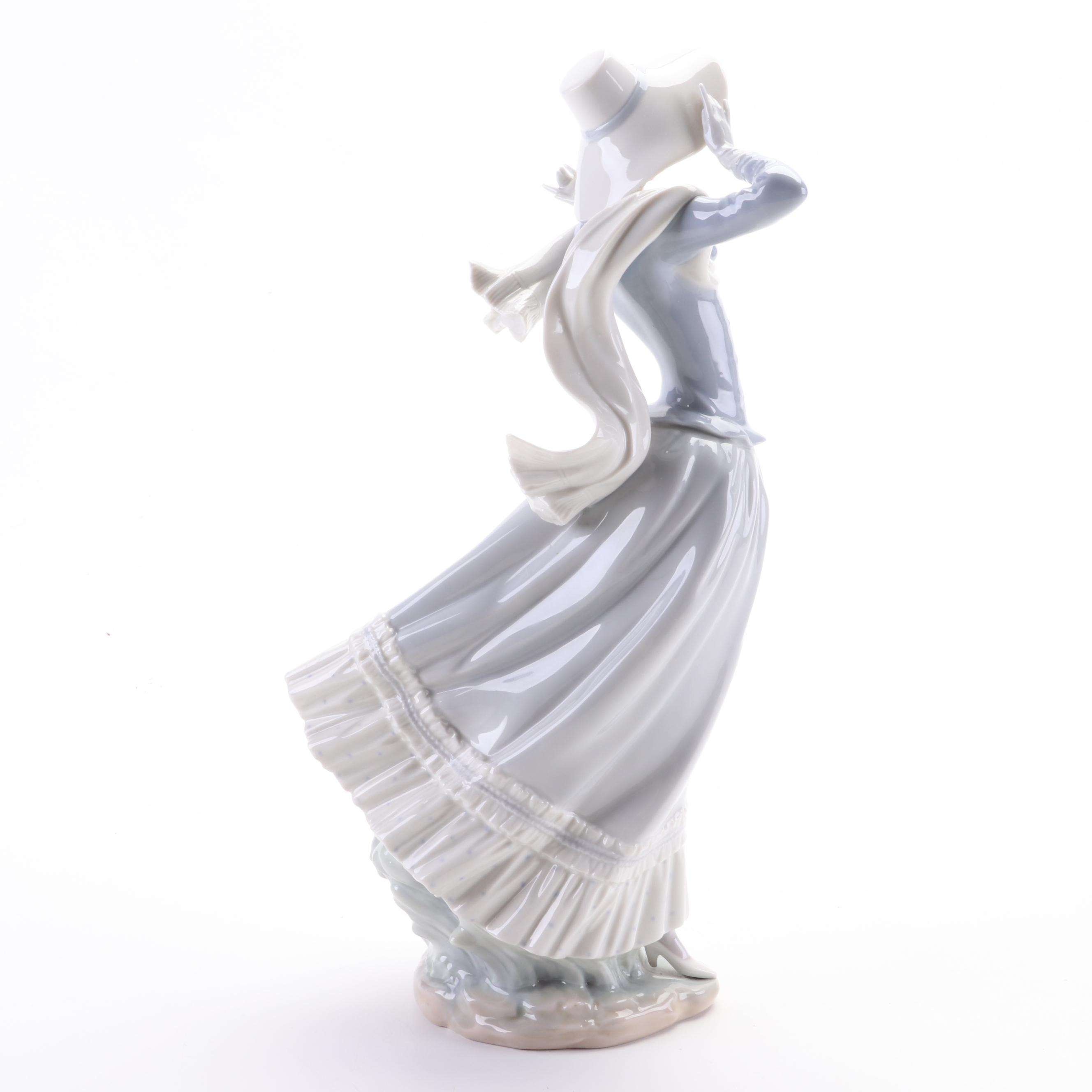 Lladró "Spring Breeze" Porcelain Figurine Designed by Vicente Martínez
