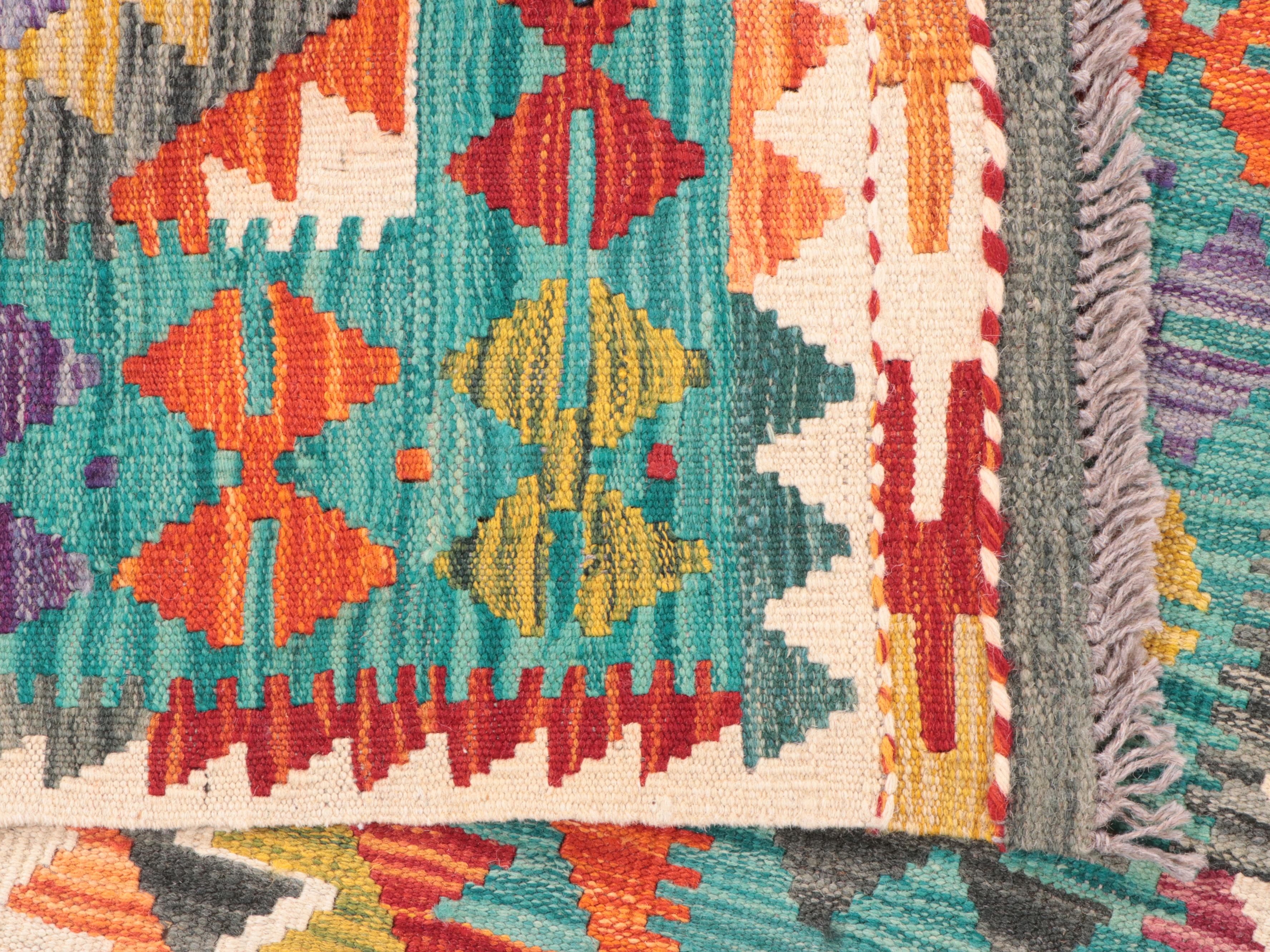 2'7 x 6'6 Handwoven Pakistani Kilim Carpet Runner