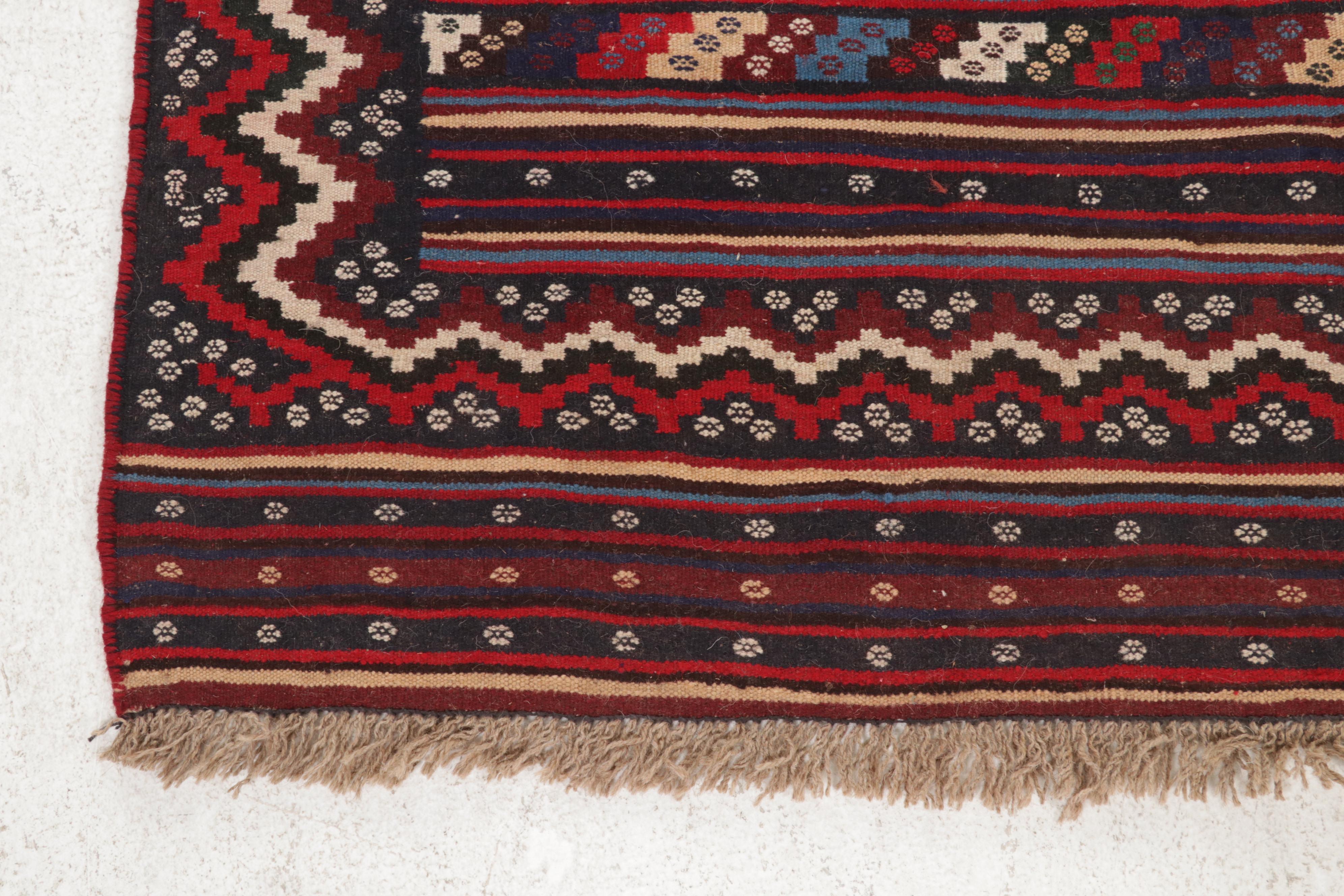 4'11 x 8'1 Handwoven Persian Qashqai Area Rug