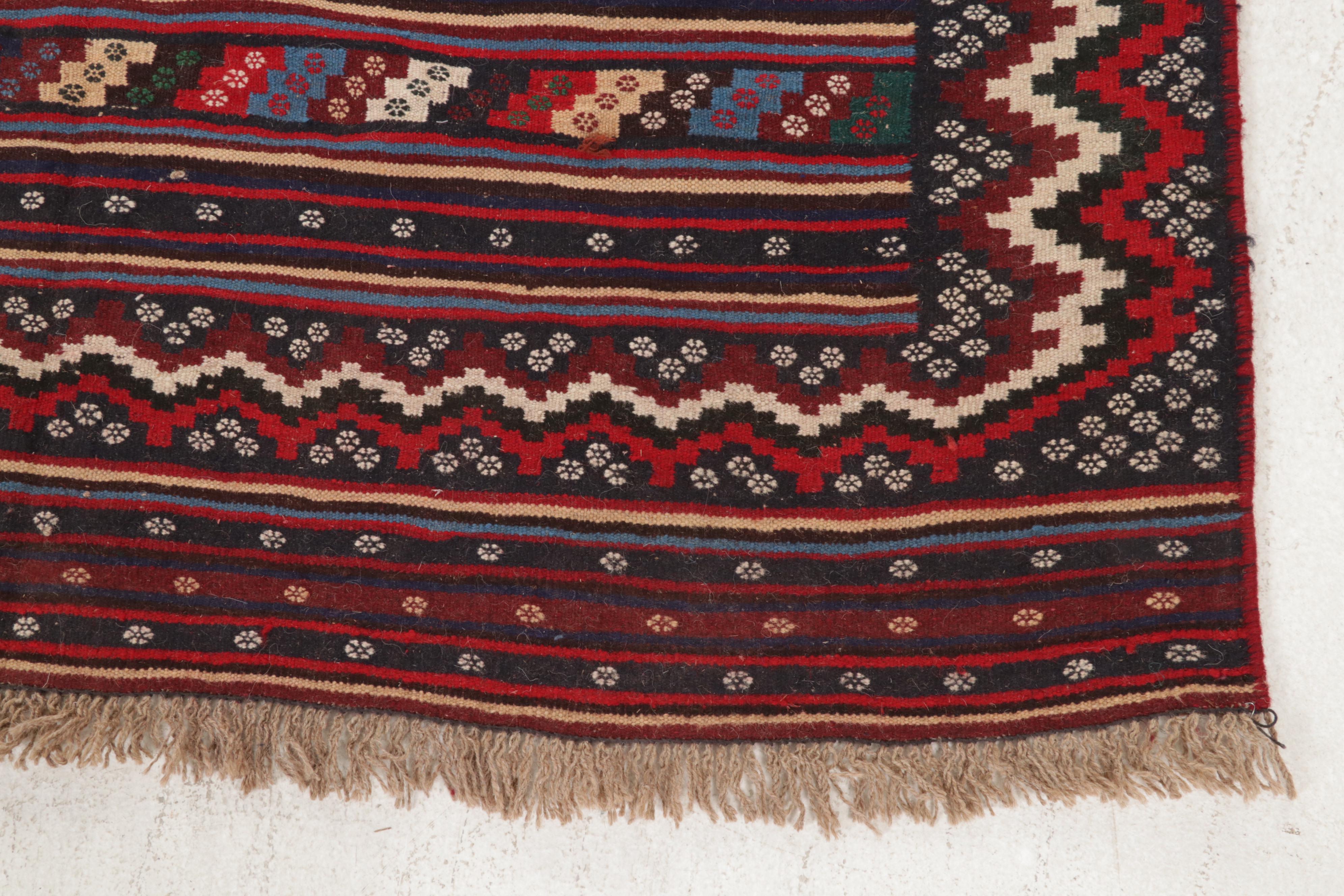 4'11 x 8'1 Handwoven Persian Qashqai Area Rug