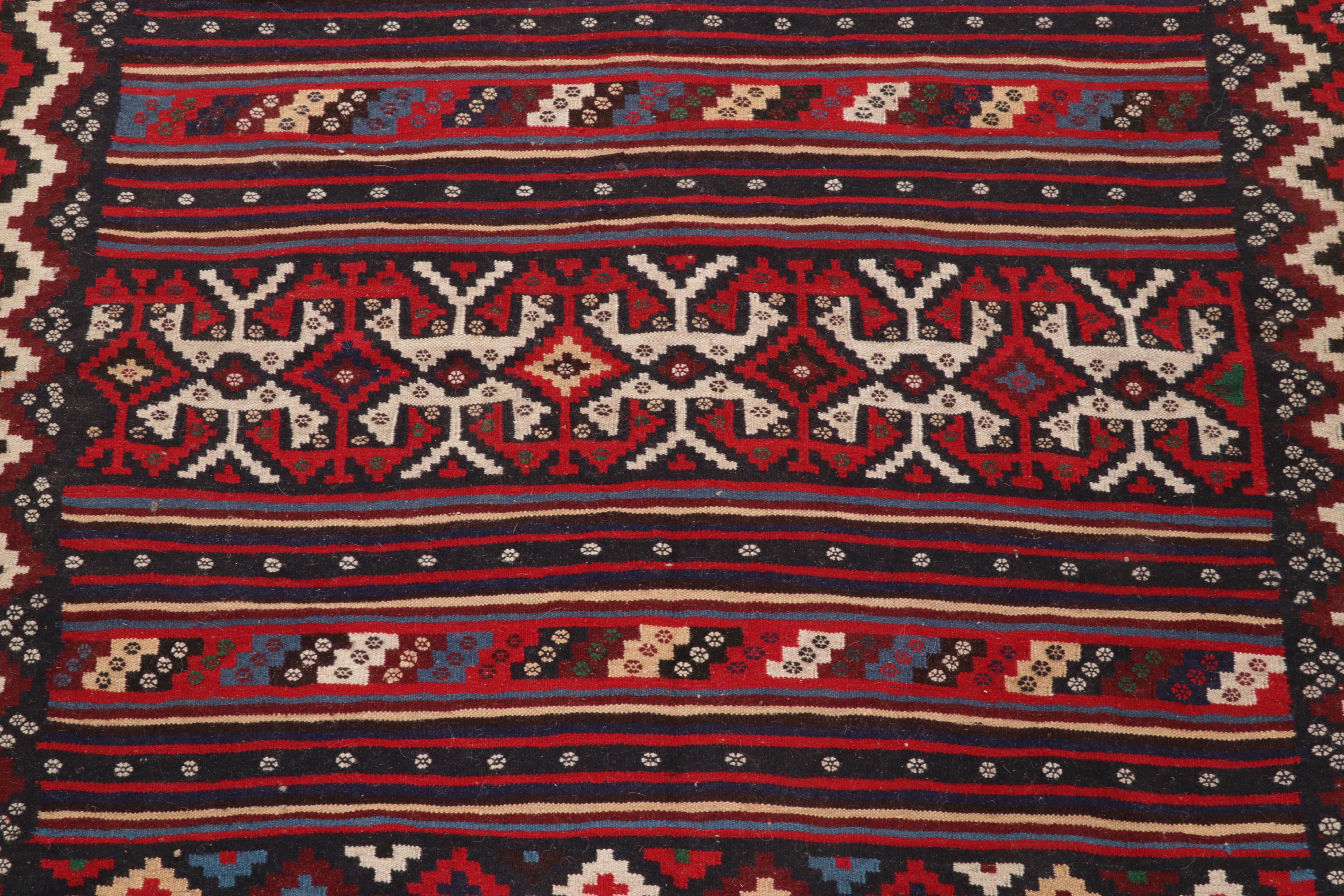 4'11 x 8'1 Handwoven Persian Qashqai Area Rug