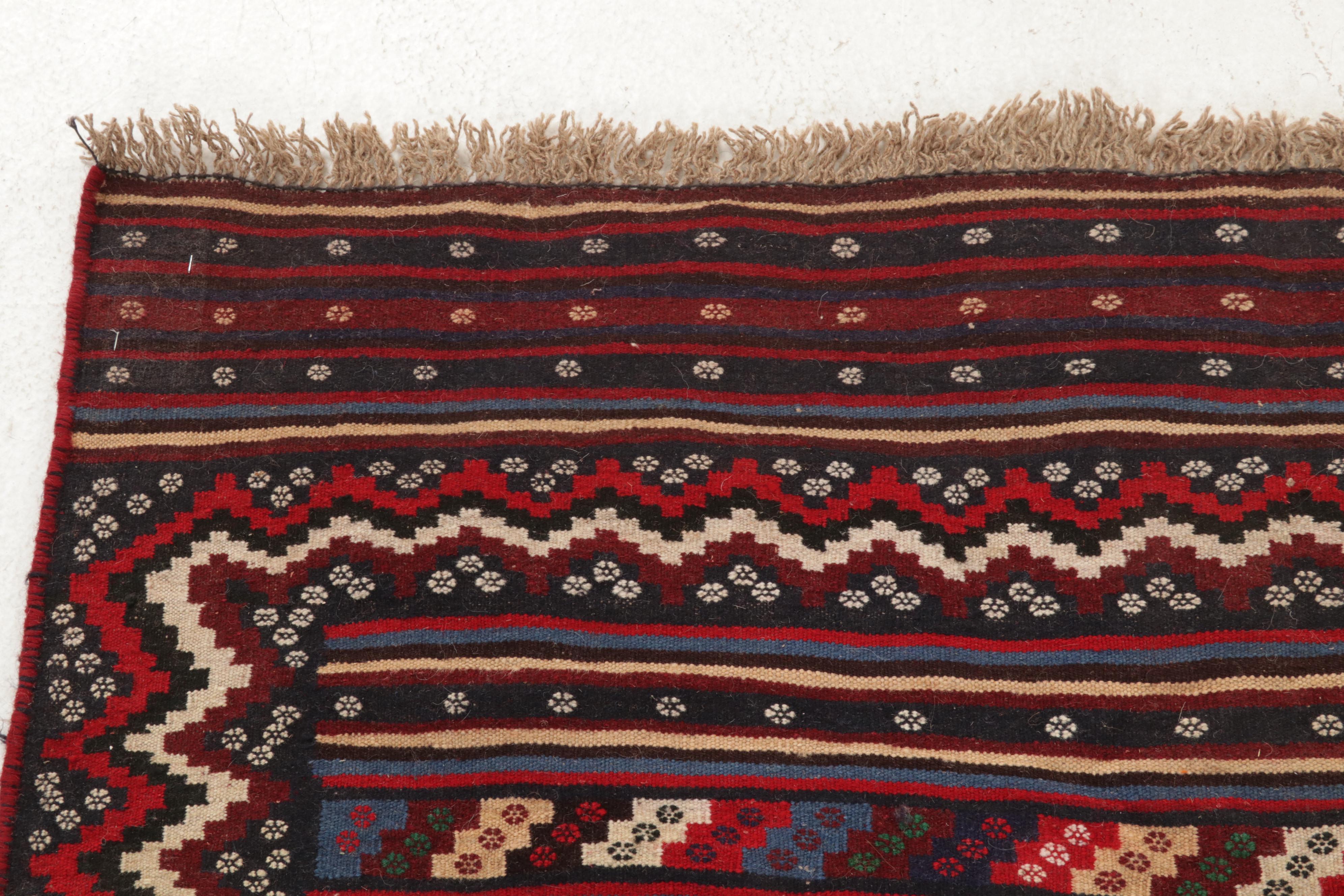 4'11 x 8'1 Handwoven Persian Qashqai Area Rug