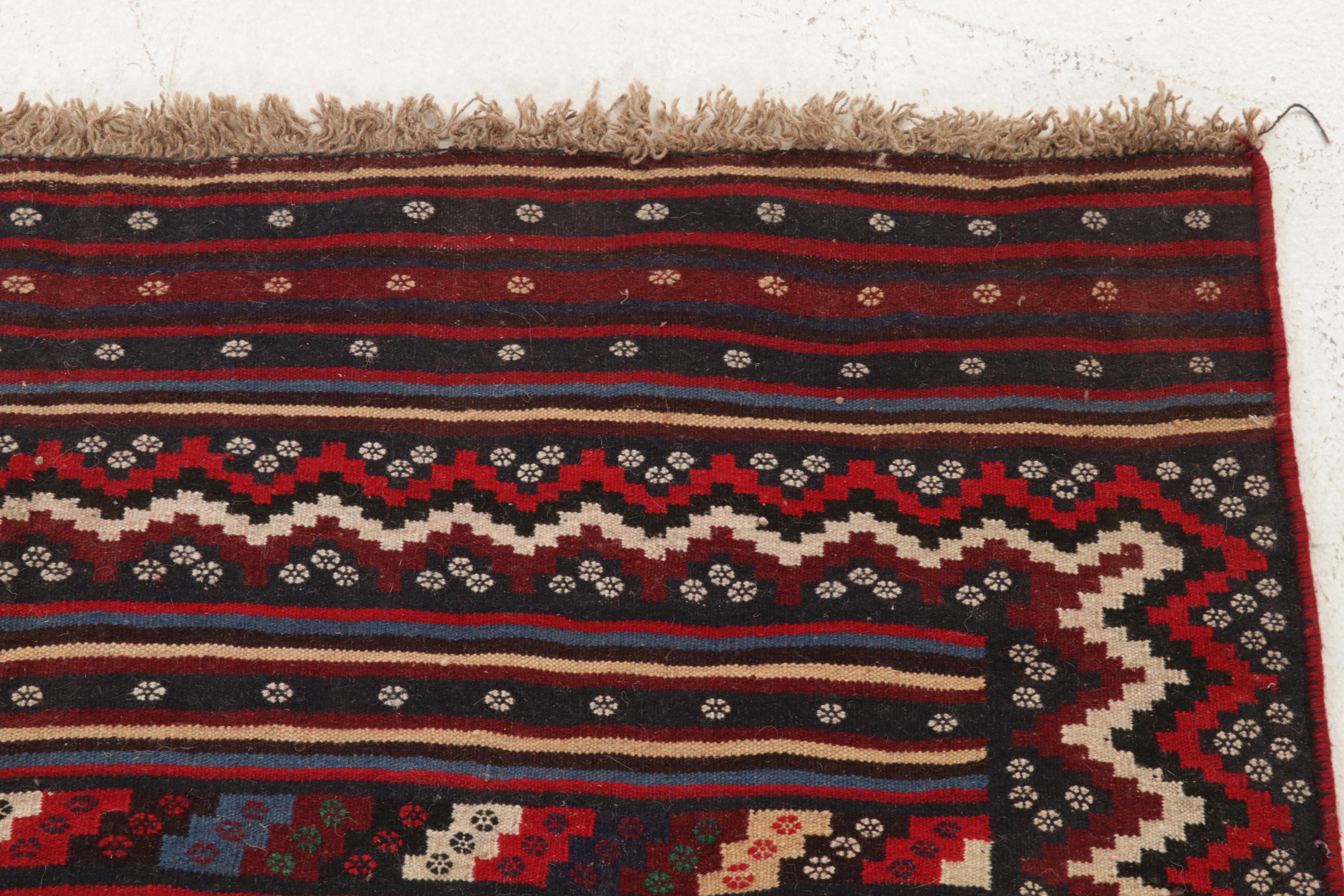 4'11 x 8'1 Handwoven Persian Qashqai Area Rug