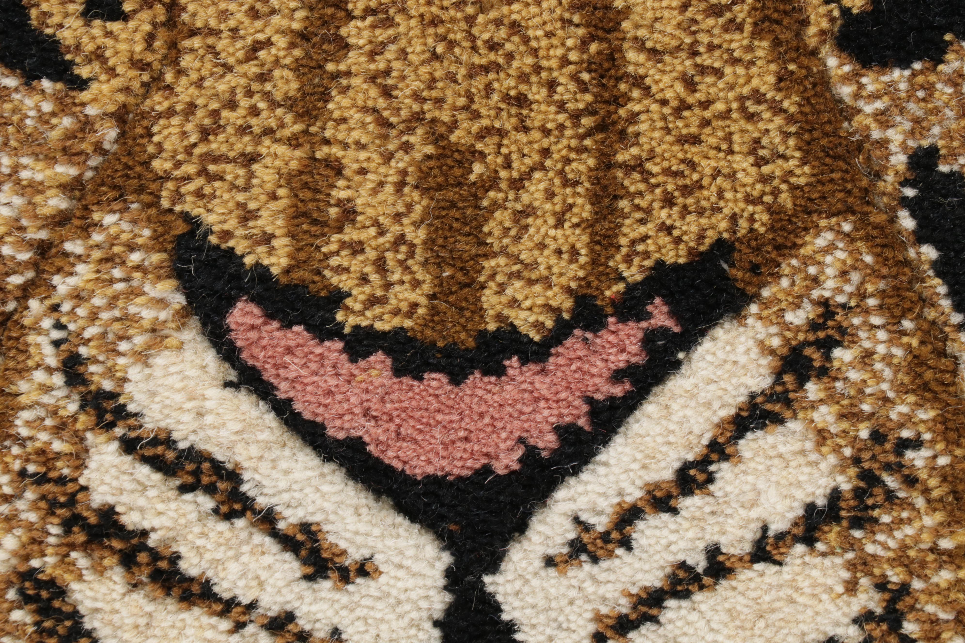 1'6 x 1'6  Hand-Tufted Tiger Face Form Accent Rug