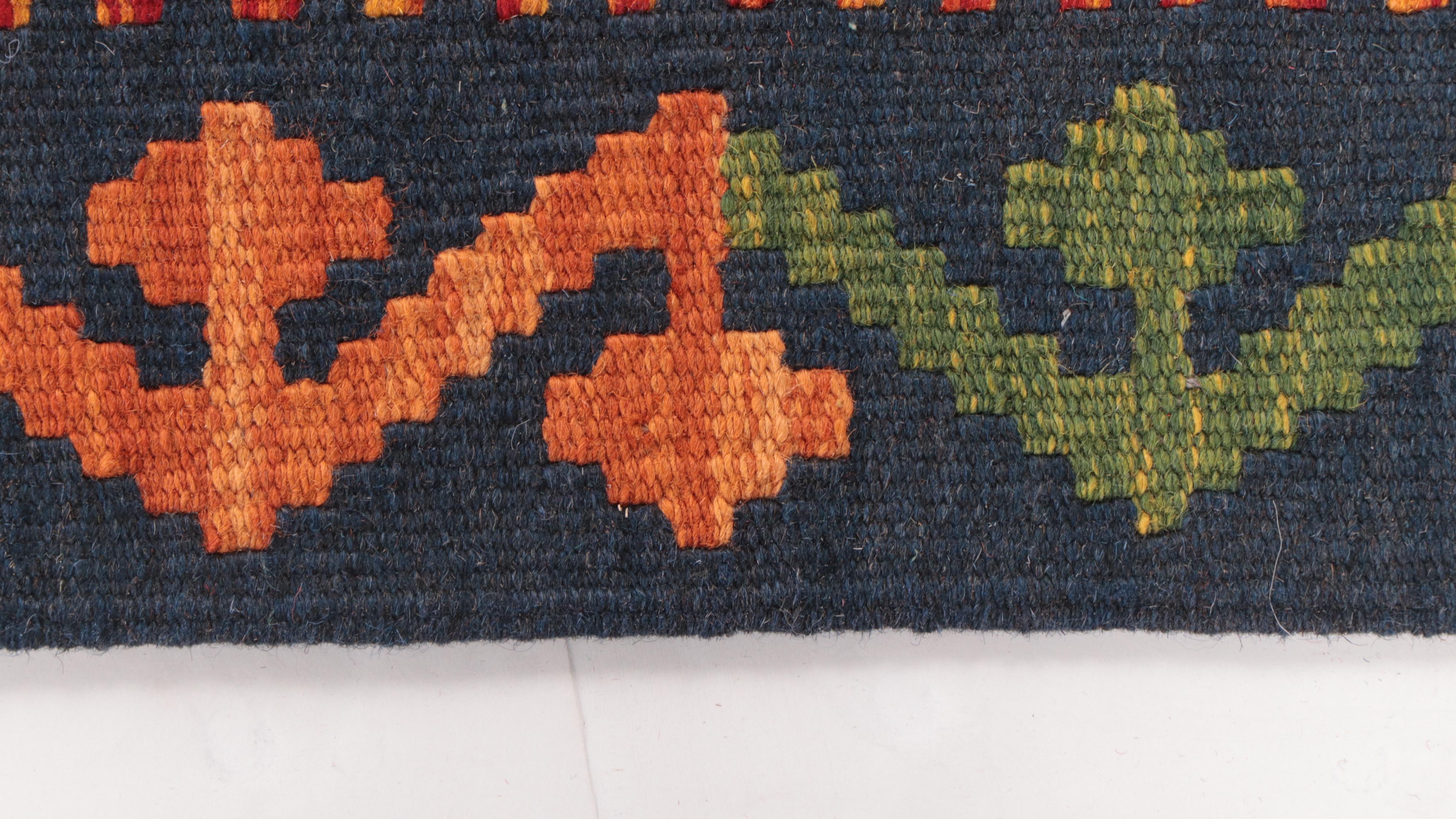 2'8 x 4'2 Handwoven Pakistani Kilim Accent Rug