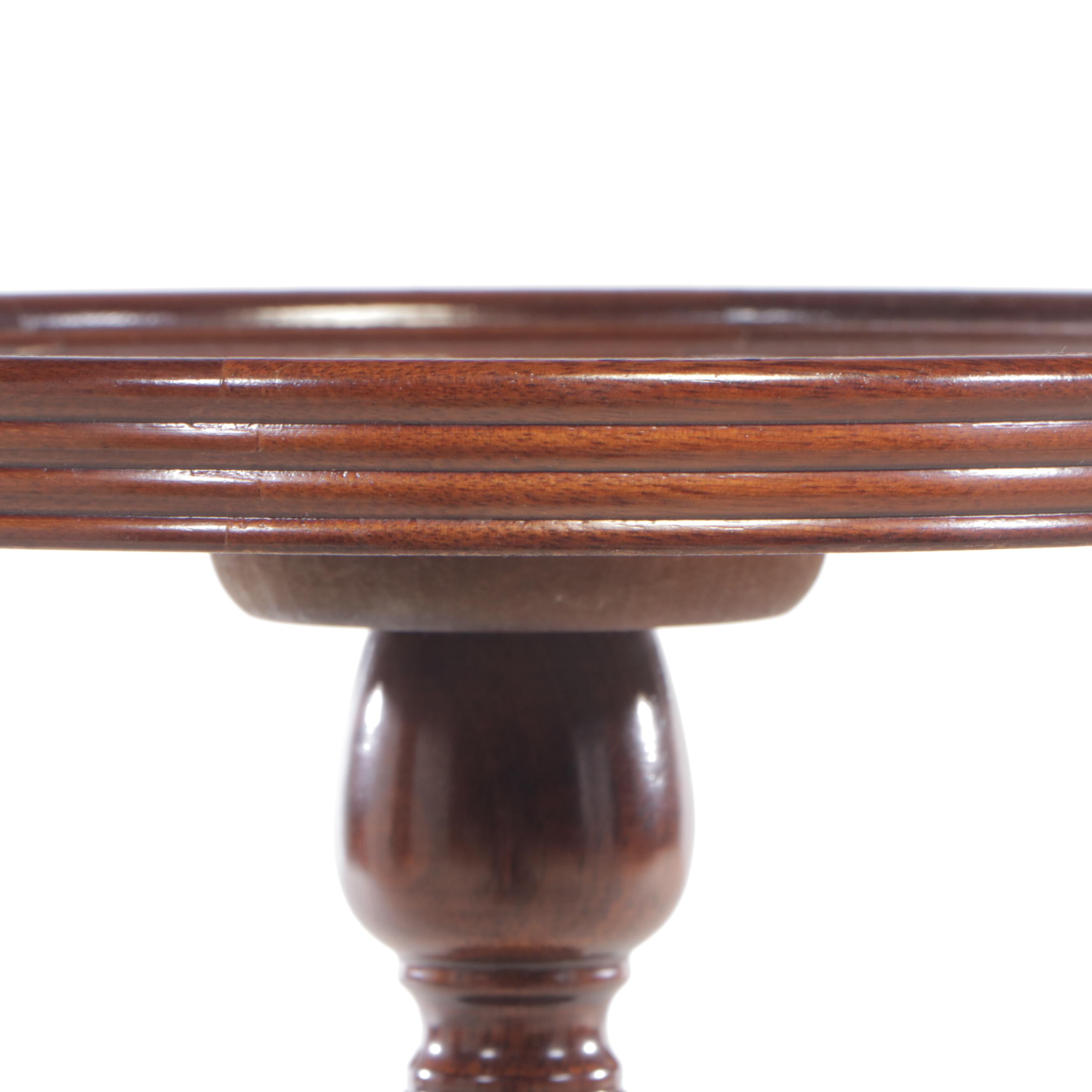 Federal Style Mahogany-Stained Pedestal