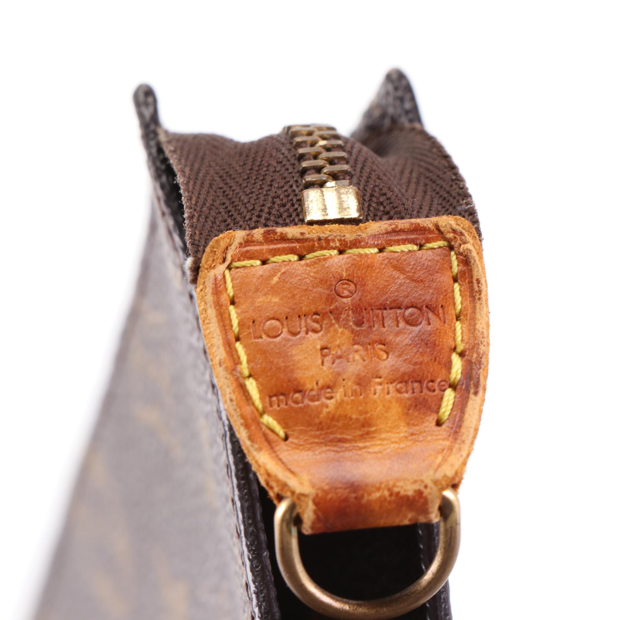 Louis Vuitton Bucket Bag Zip Pouch in Monogram Canvas