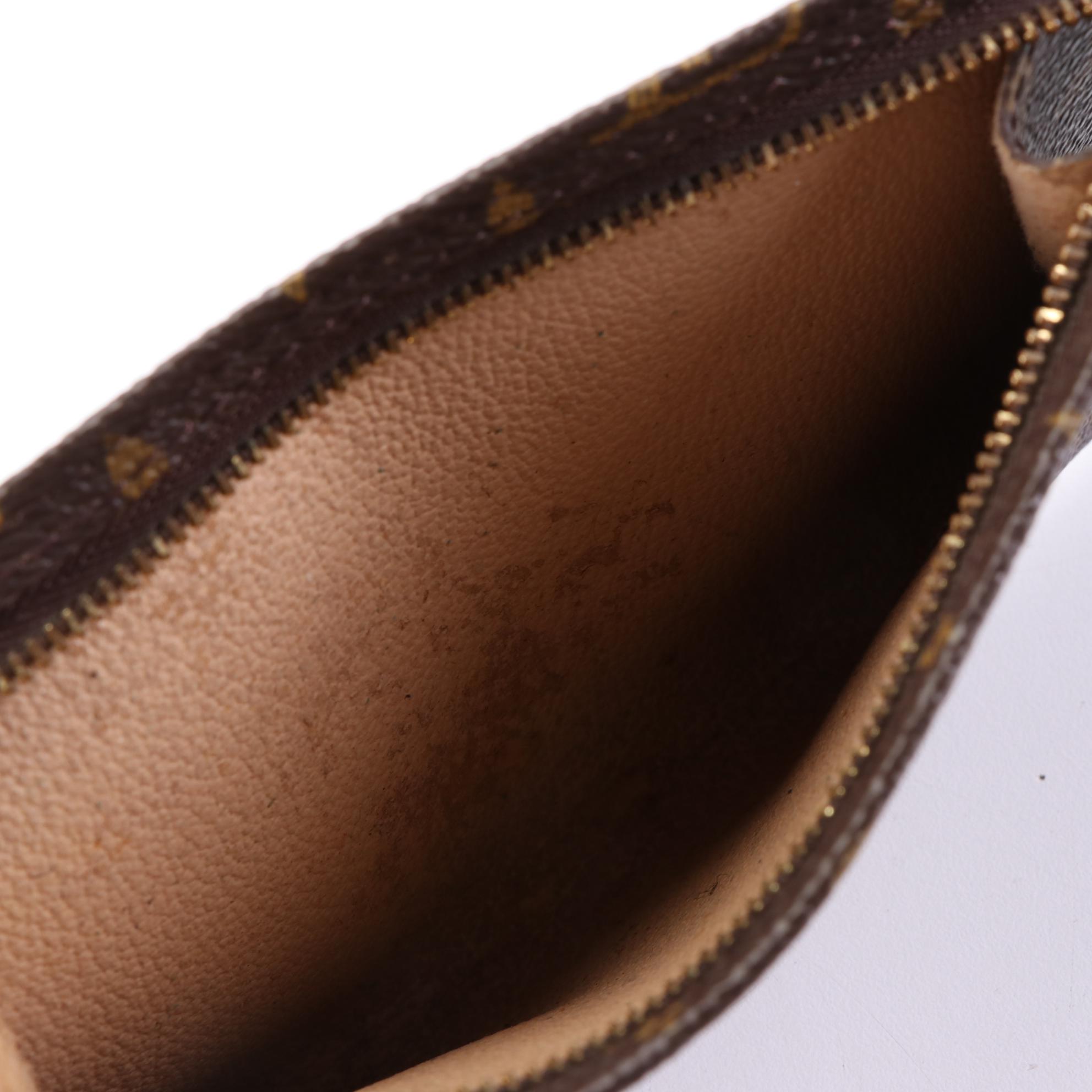 Louis Vuitton Bucket Bag Zip Pouch in Monogram Canvas