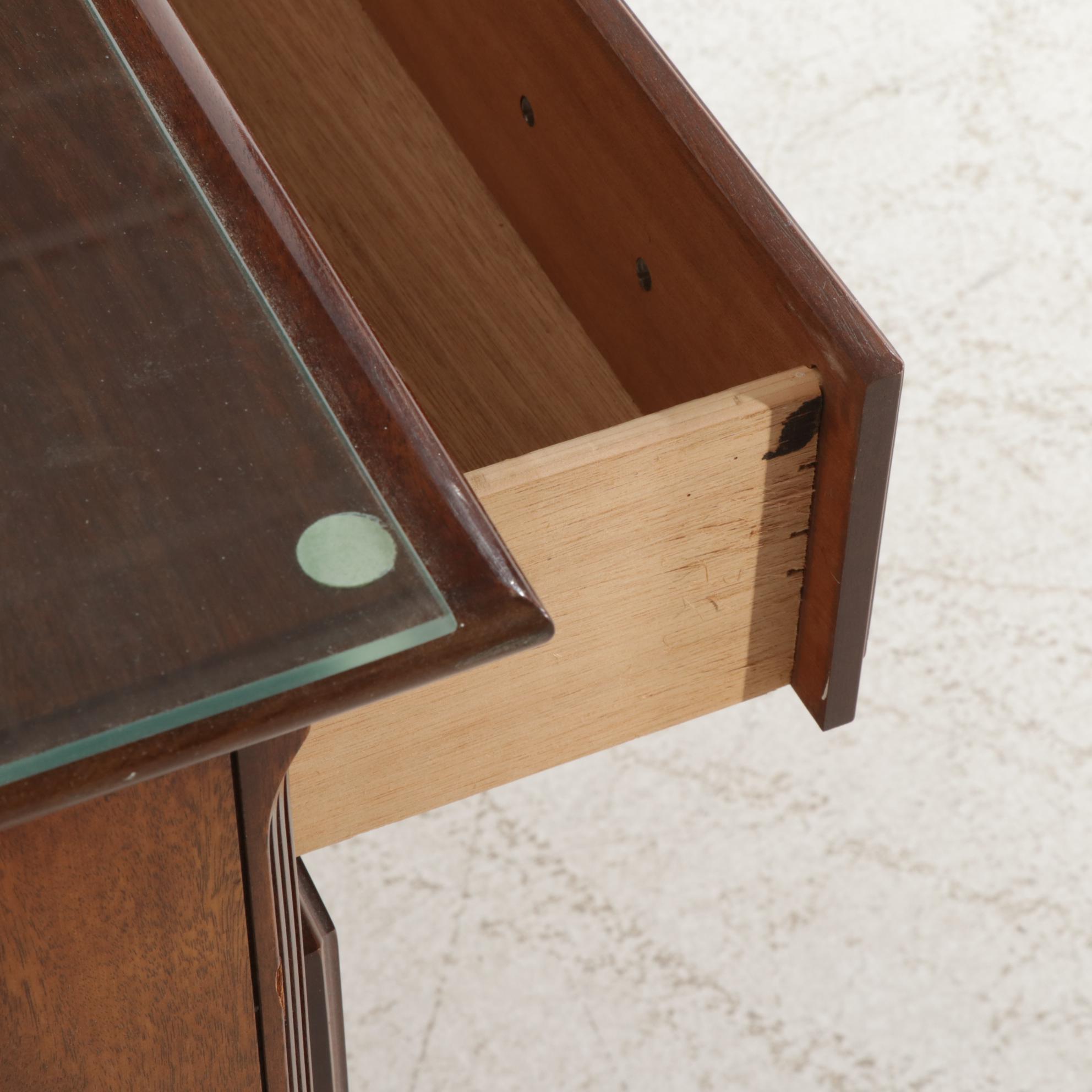 Kincaid Chippendale Style Cherry Dresser and Mirror, Late 20th Century