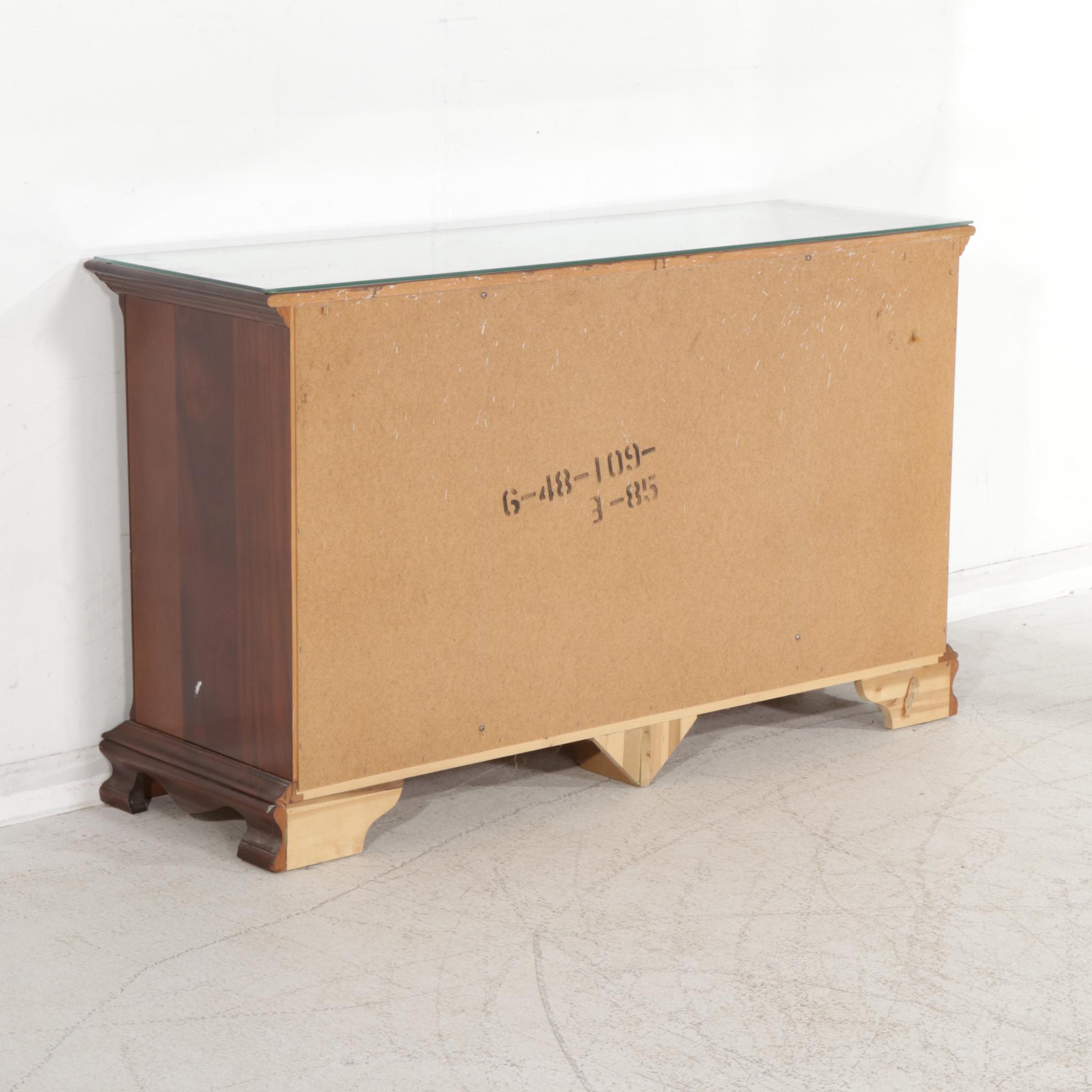 Kincaid Chippendale Style Cherry Dresser and Mirror, Late 20th Century