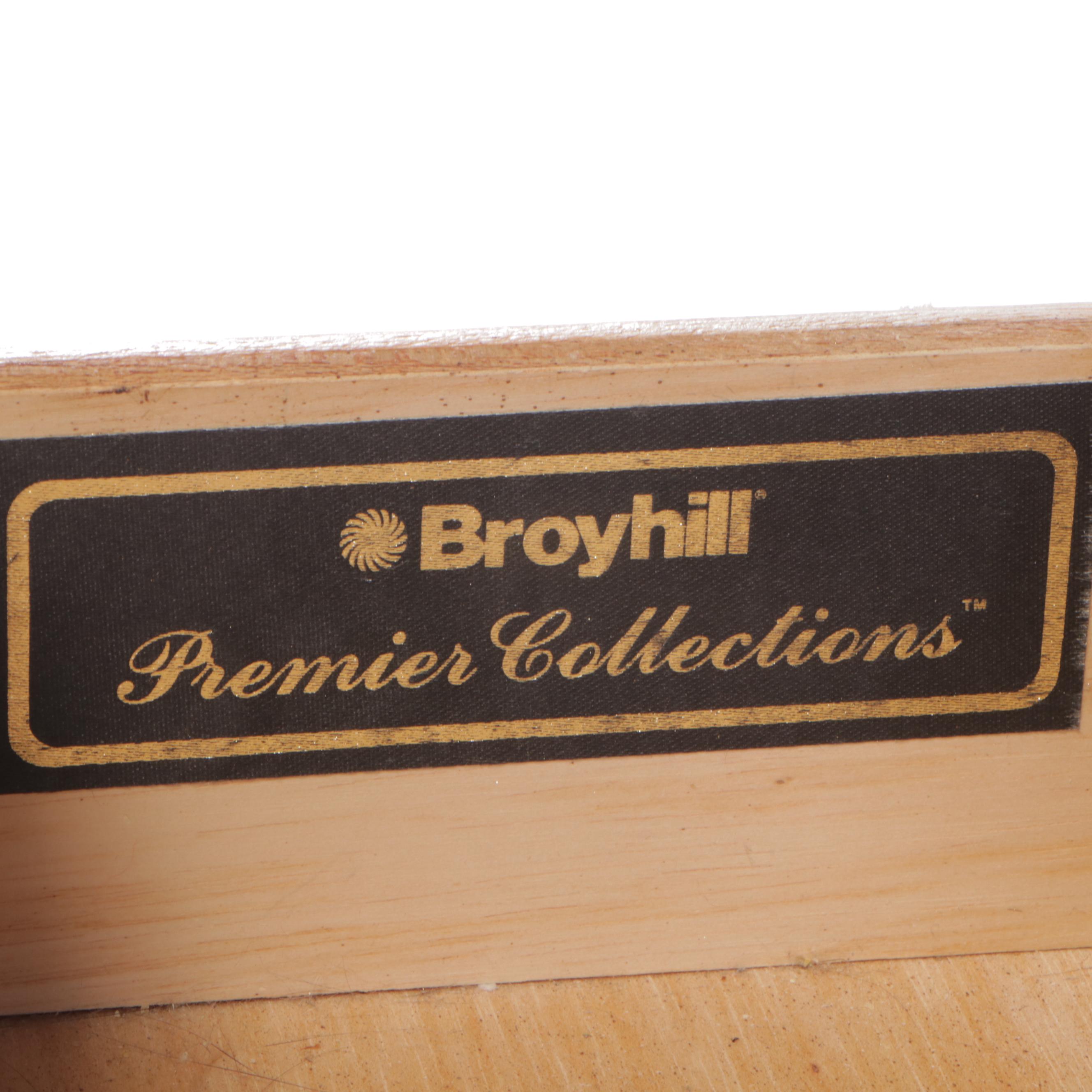 Broyhill "Premier Collections" Federal Style Cherrywood Side Table