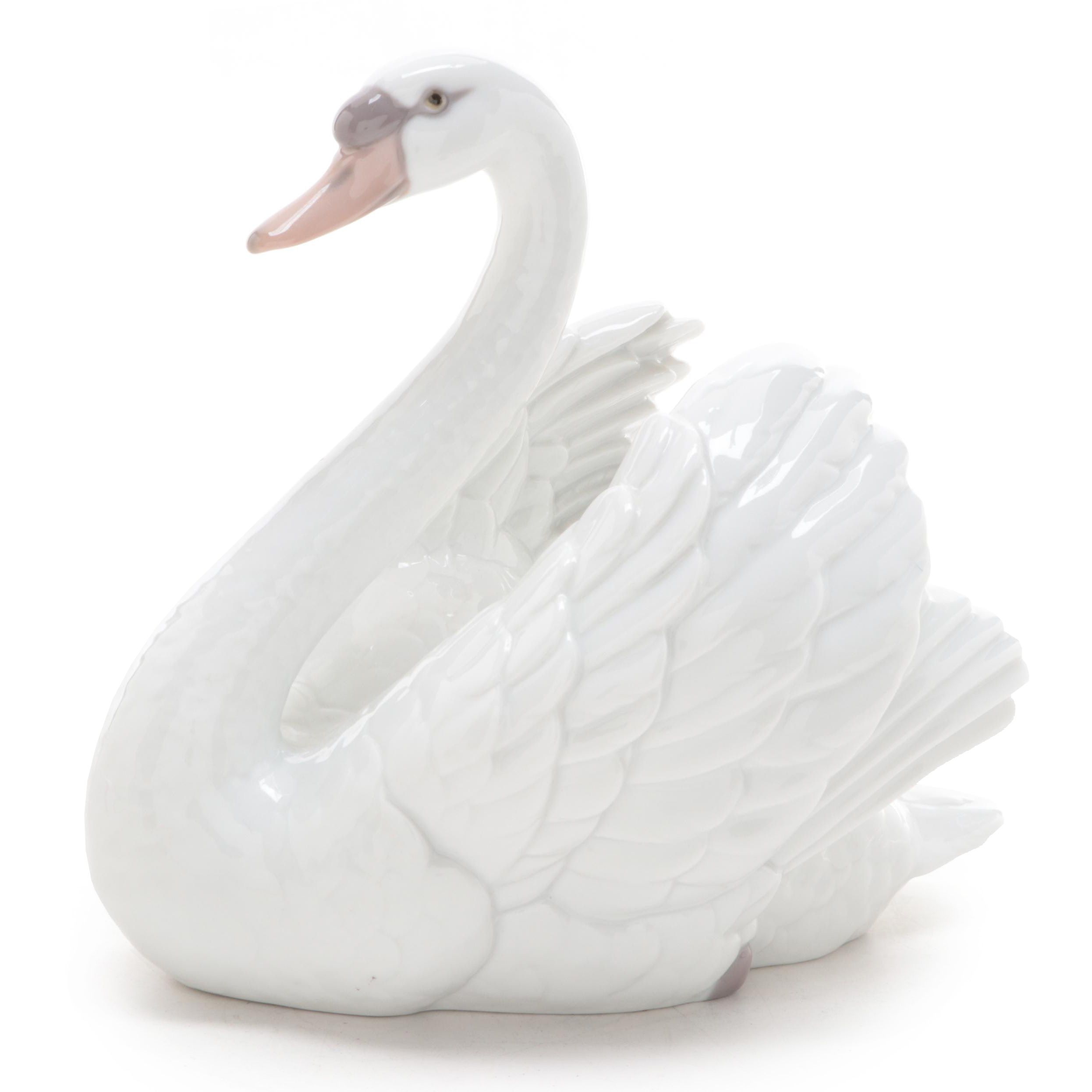 Lladró "Swan with Wings Spread" Porcelain Figurine Designed by Francisco Catalá