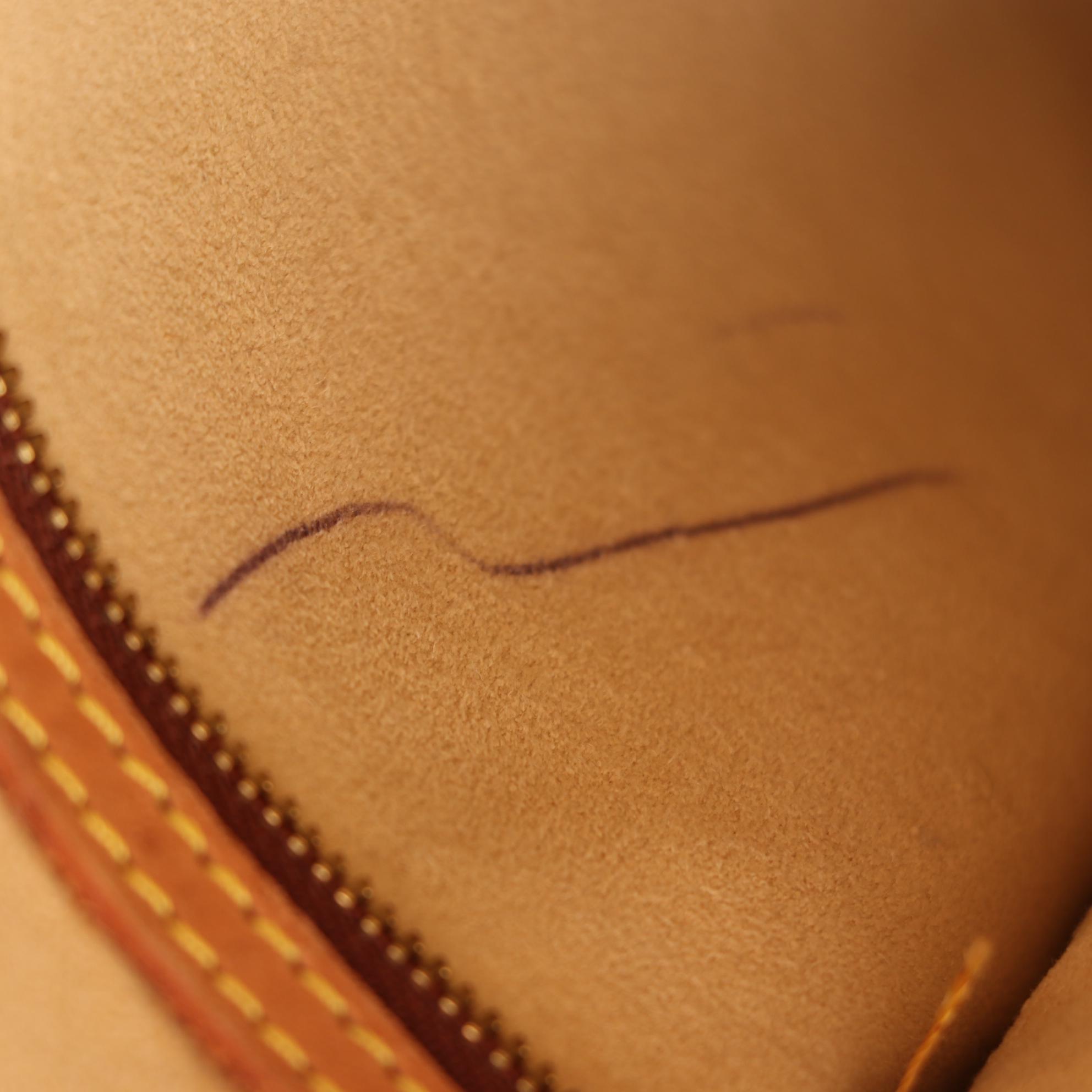 Louis Vuitton Looping MM Bag in Monogram Canvas and Vachetta Leather