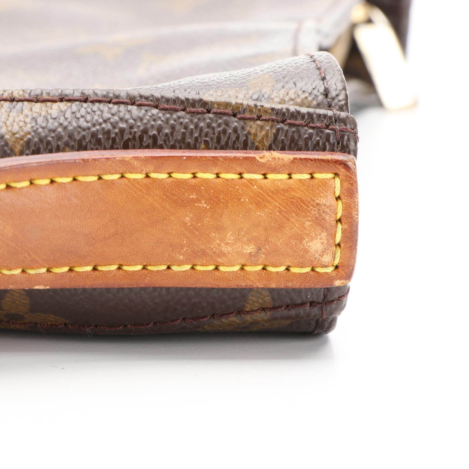 Louis Vuitton Looping MM Bag in Monogram Canvas and Vachetta Leather