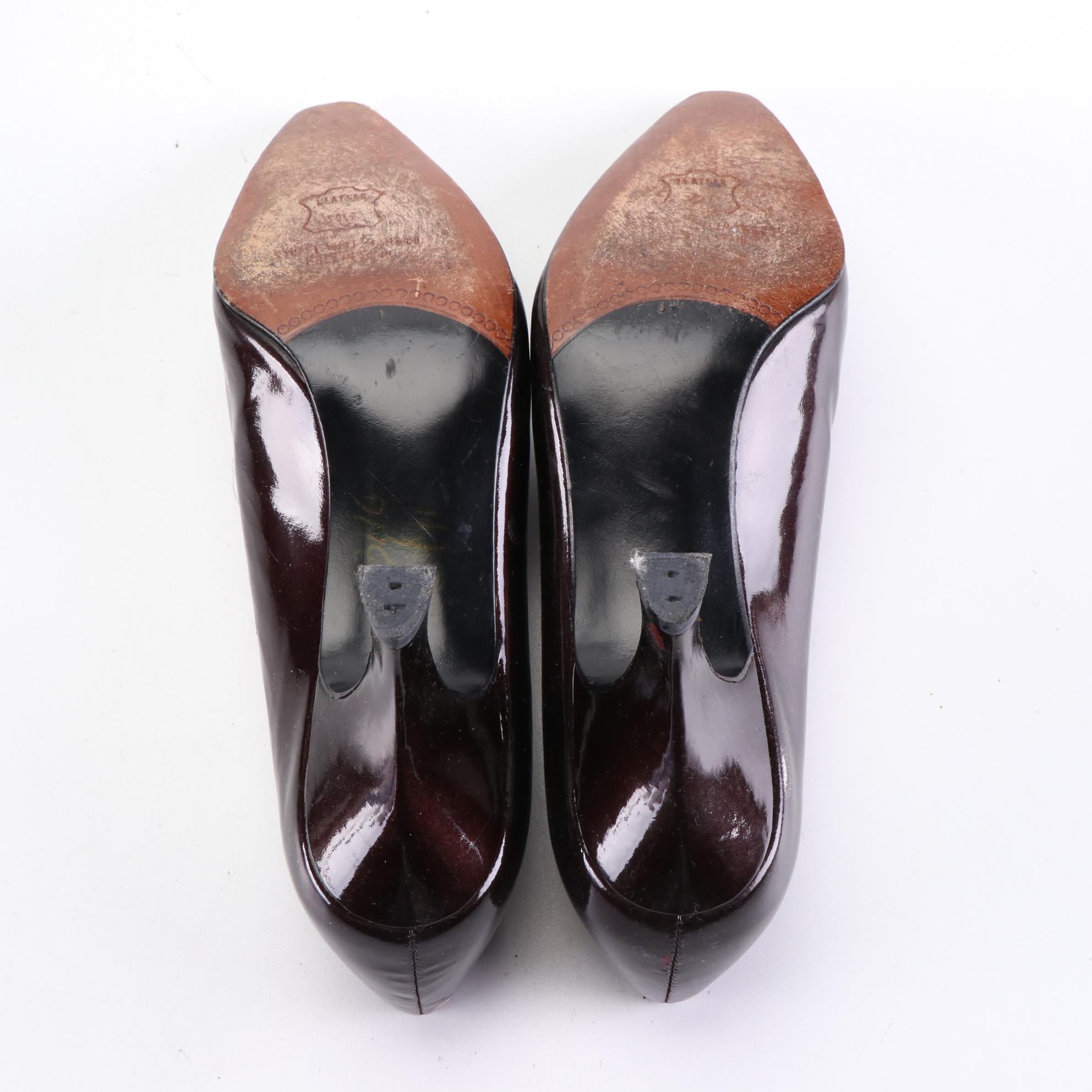 Stuart Weitzman Dress Shoe Pumps in Suede, Fabric, and Leather