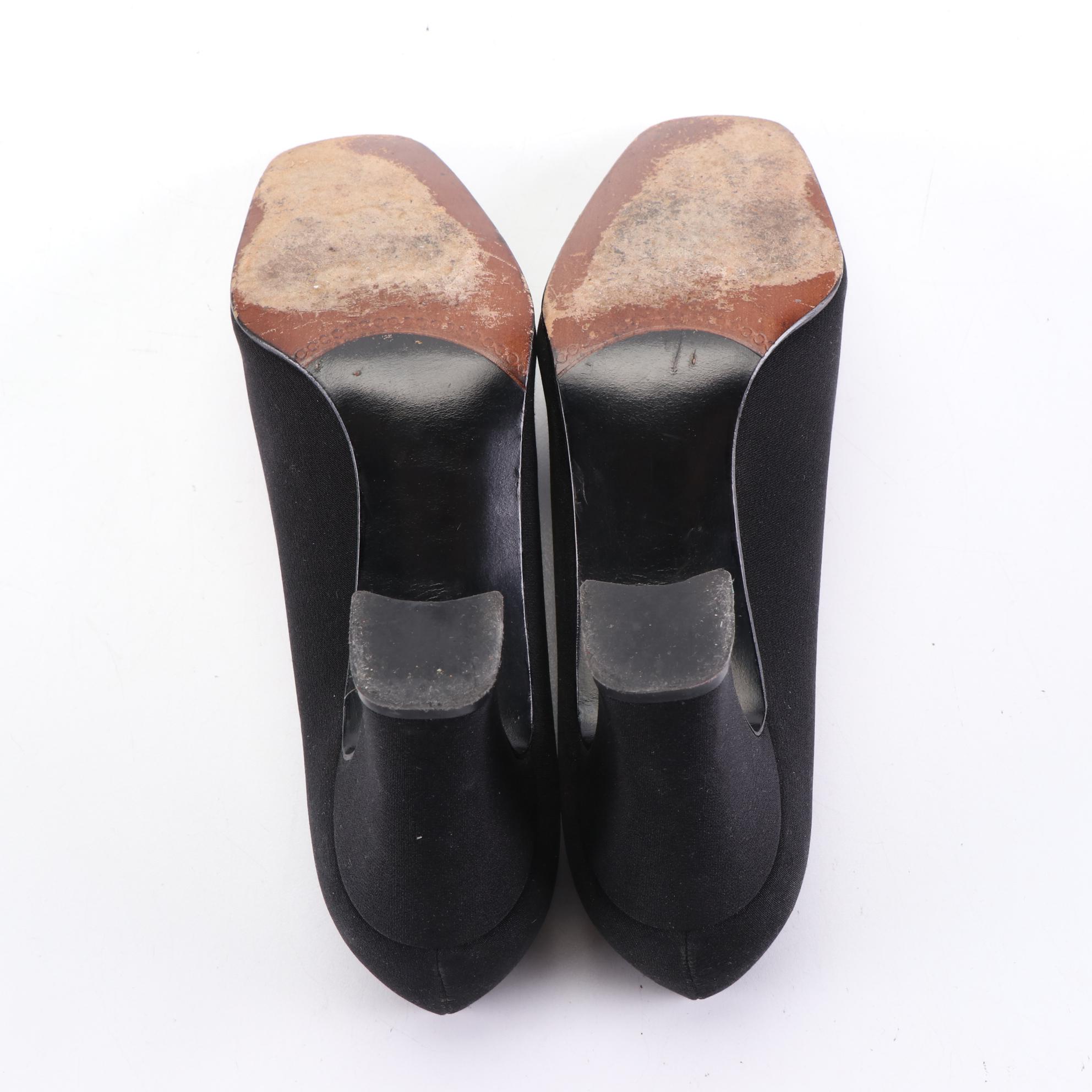 Stuart Weitzman Dress Shoe Pumps in Suede, Fabric, and Leather