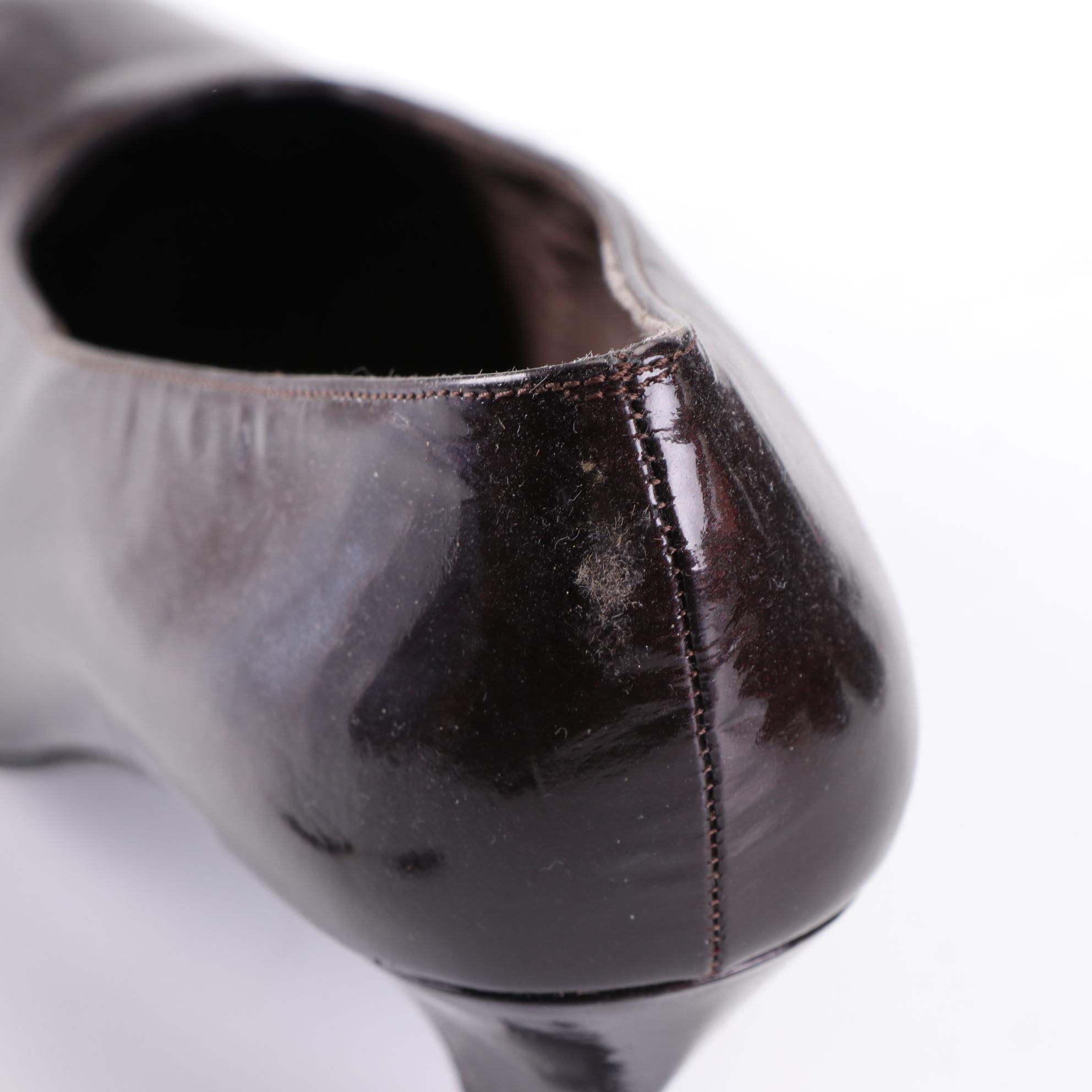 Stuart Weitzman Dress Shoe Pumps in Suede, Fabric, and Leather