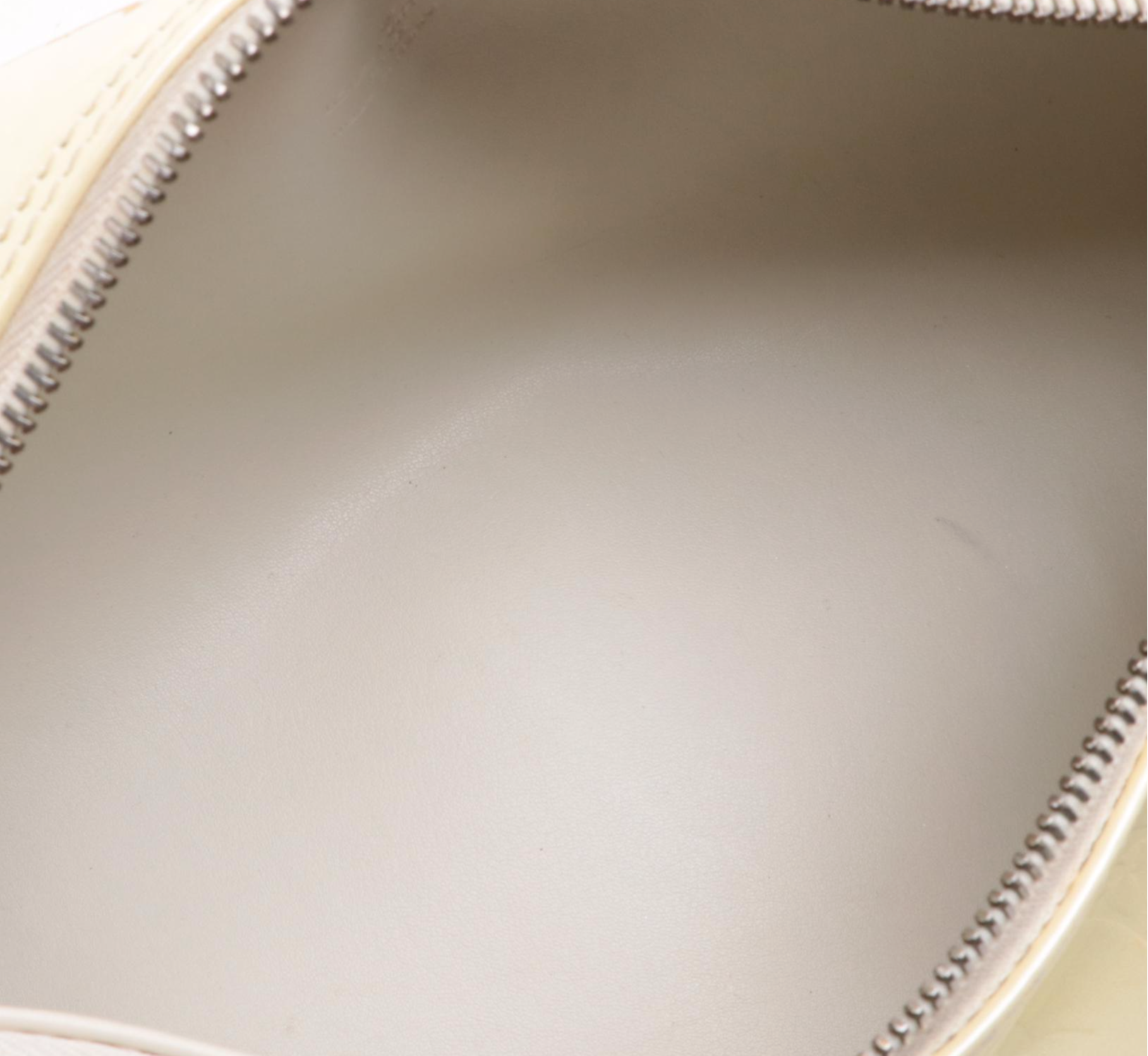 Louis Vuitton Bedford Handbag in Monogram Vernis