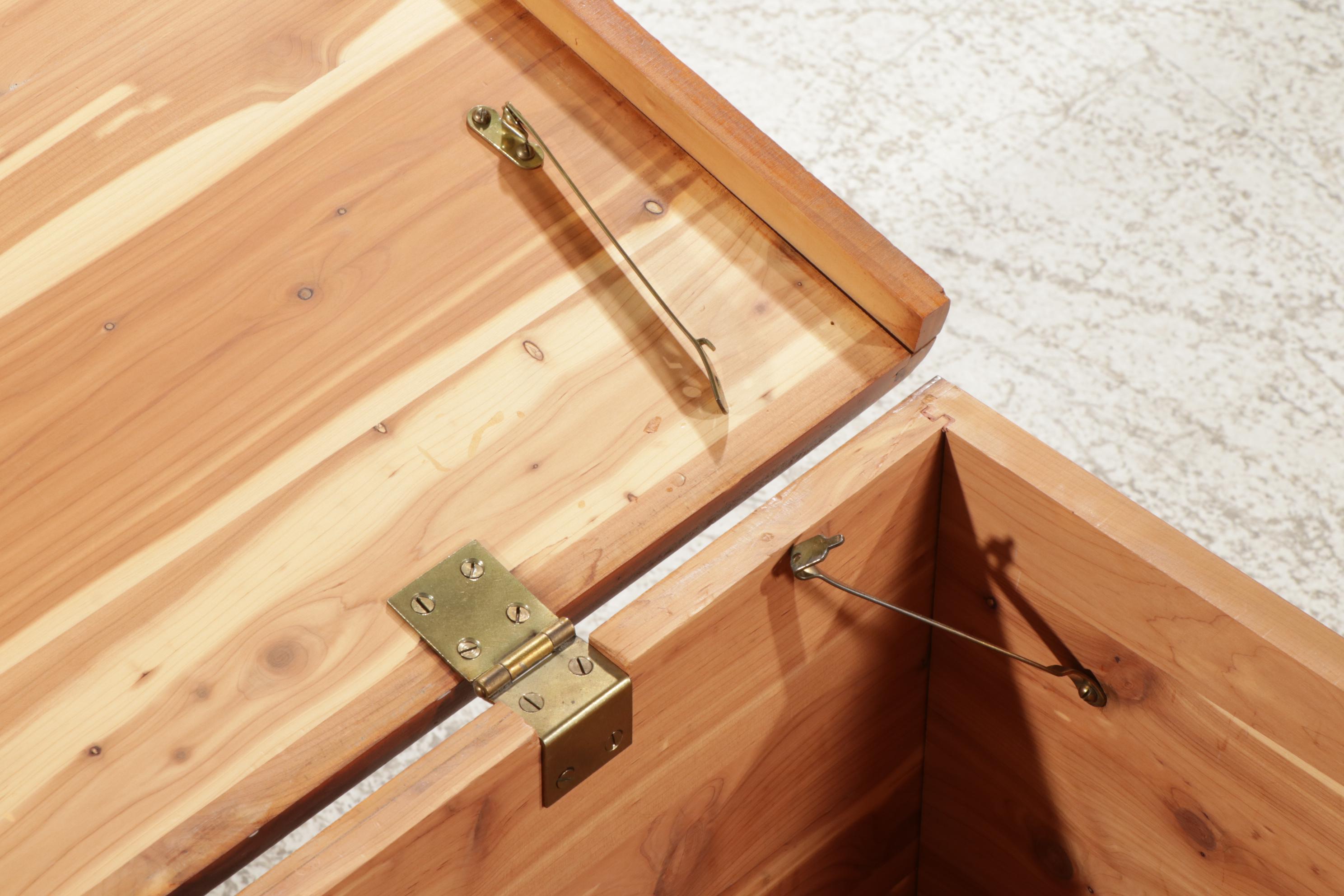 Lane Queen Anne Style Cedar Chest, Mid to Late 20th Century