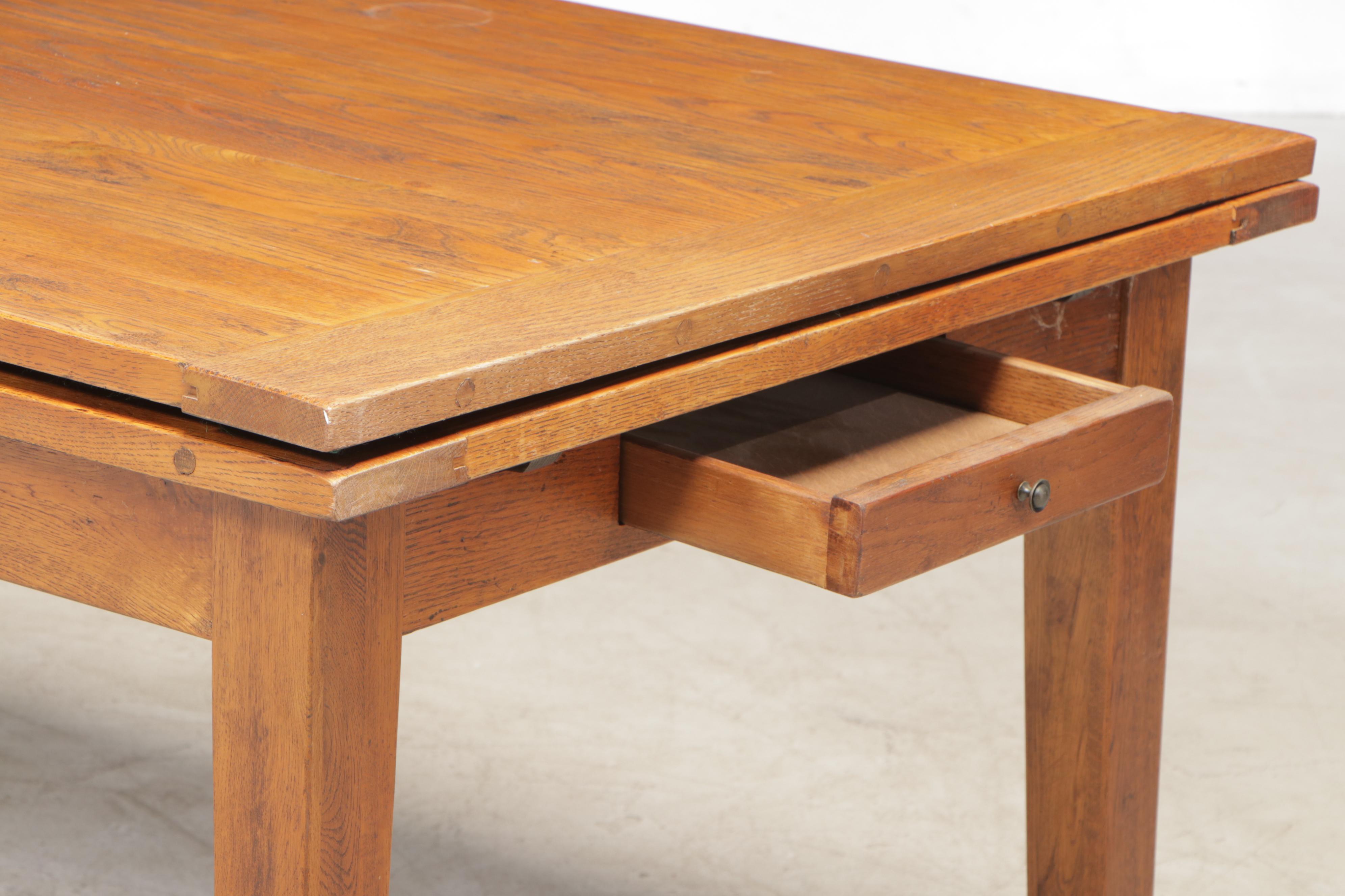 American Primitive Style Oak Draw-Leaf Dining Table, Late 20th Century