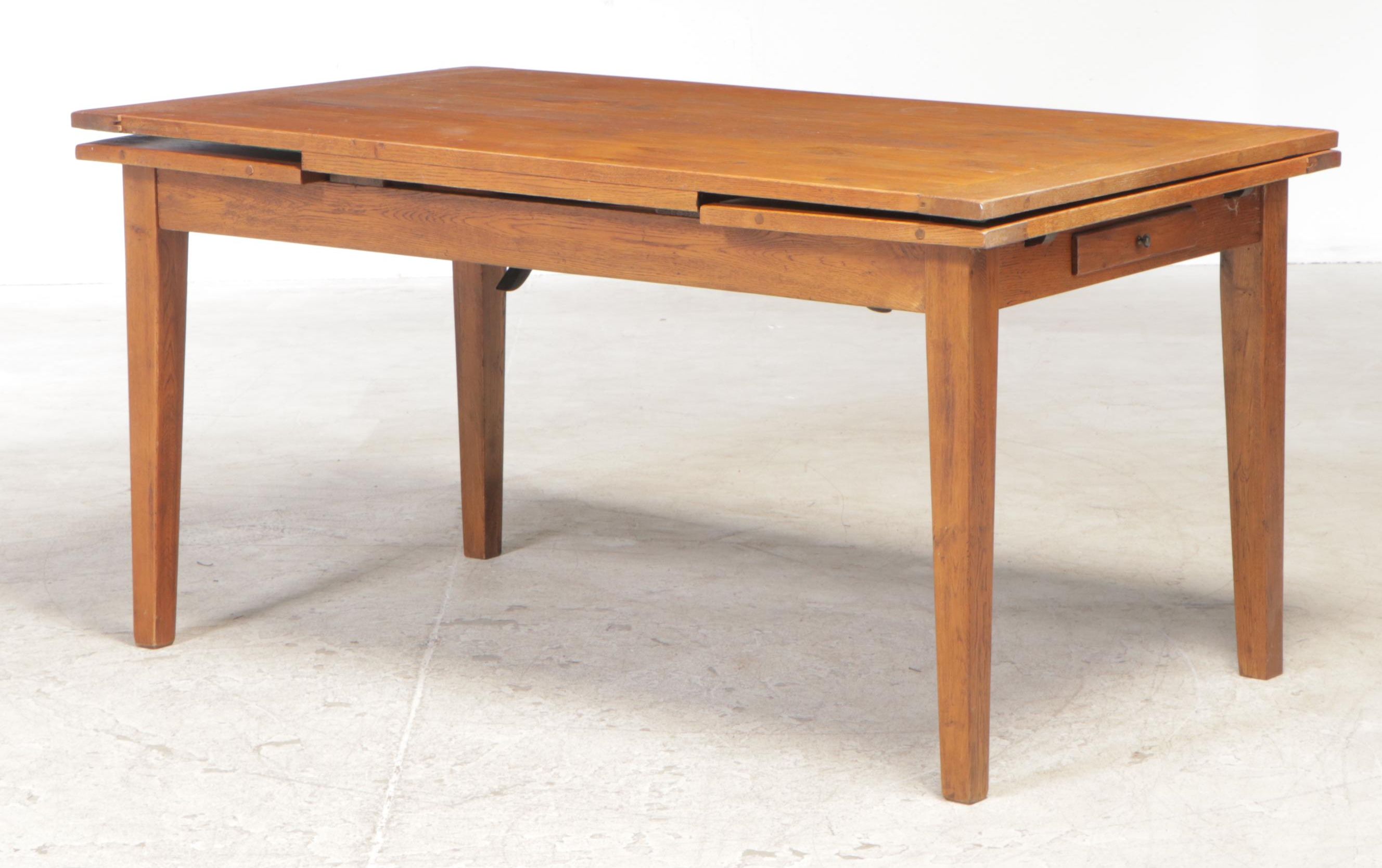 American Primitive Style Oak Draw-Leaf Dining Table, Late 20th Century