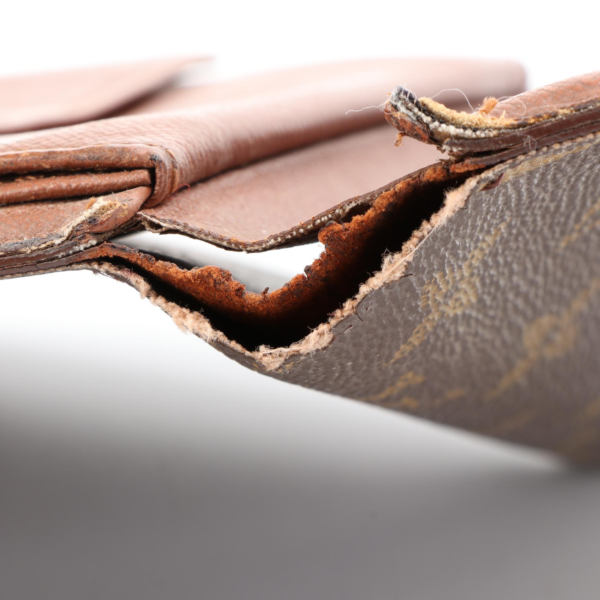 Louis Vuitton Wallet in Monogram Canvas